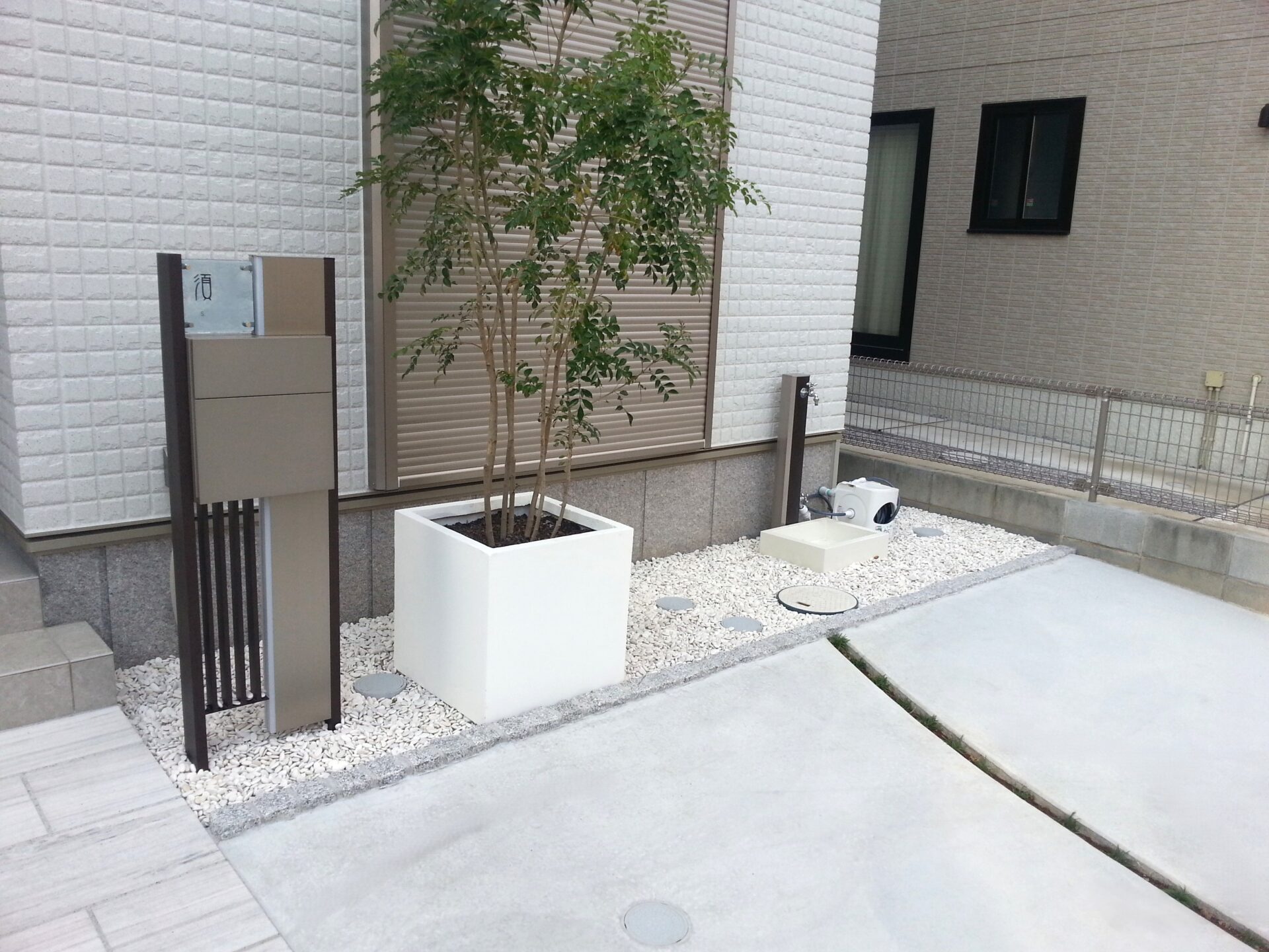 熊谷市のシンプルモダンな新築外構