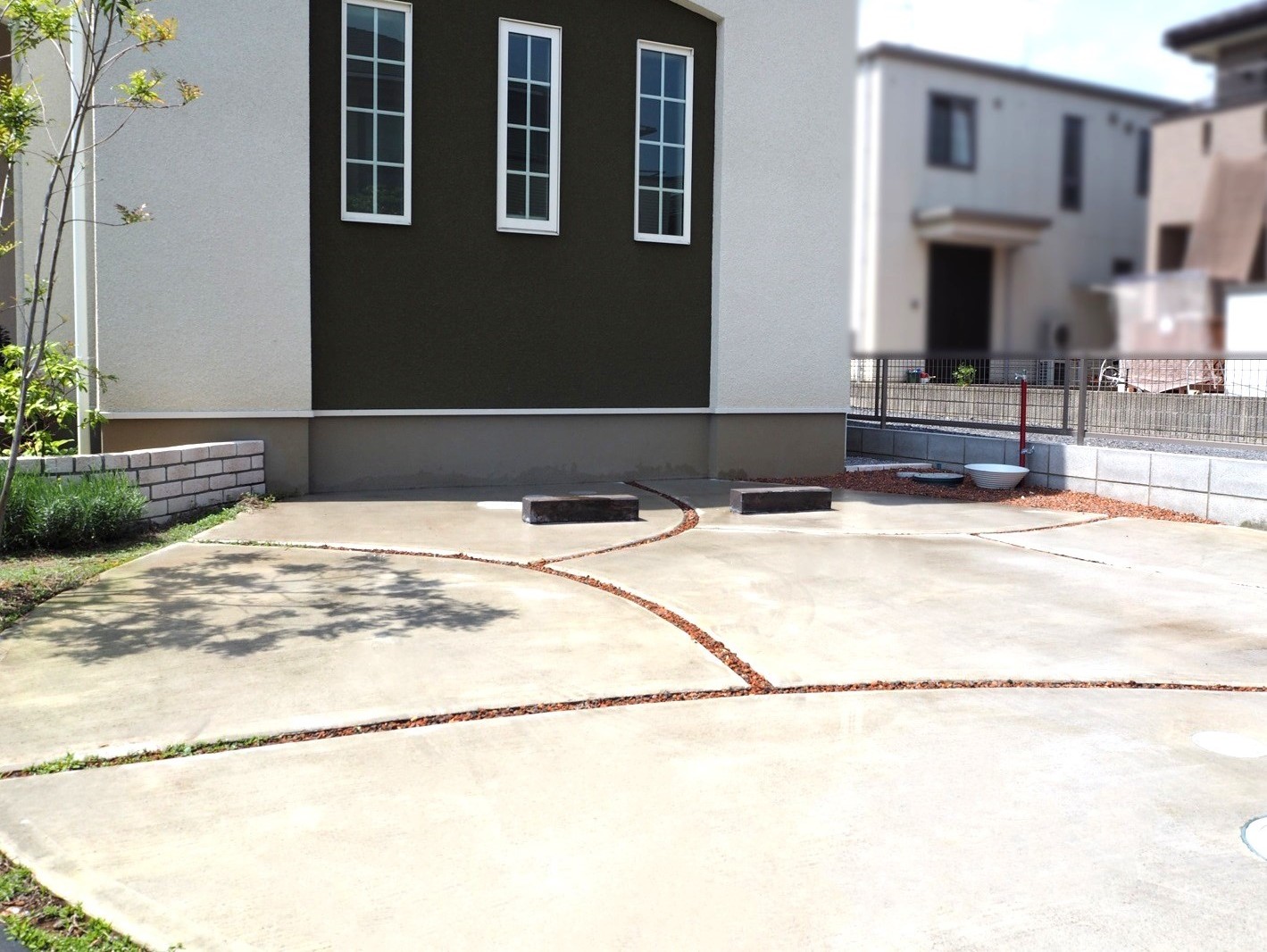 鴻巣市のエレガントスタイルな新築外構