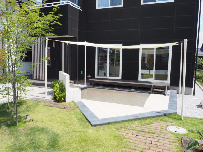 東松山市　ウッドデッキとタイルデッキを組み合わせたオープンテラス