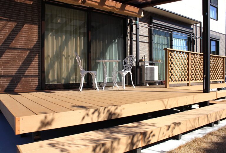 熊谷市　大きなL字型のウッドデッキ×機能性高いテラス屋根