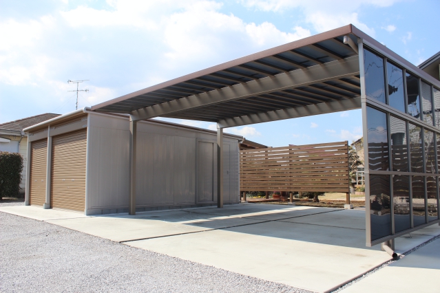 上里町　耐積雪仕様で採光も可能な4本柱の2台用カーポート　