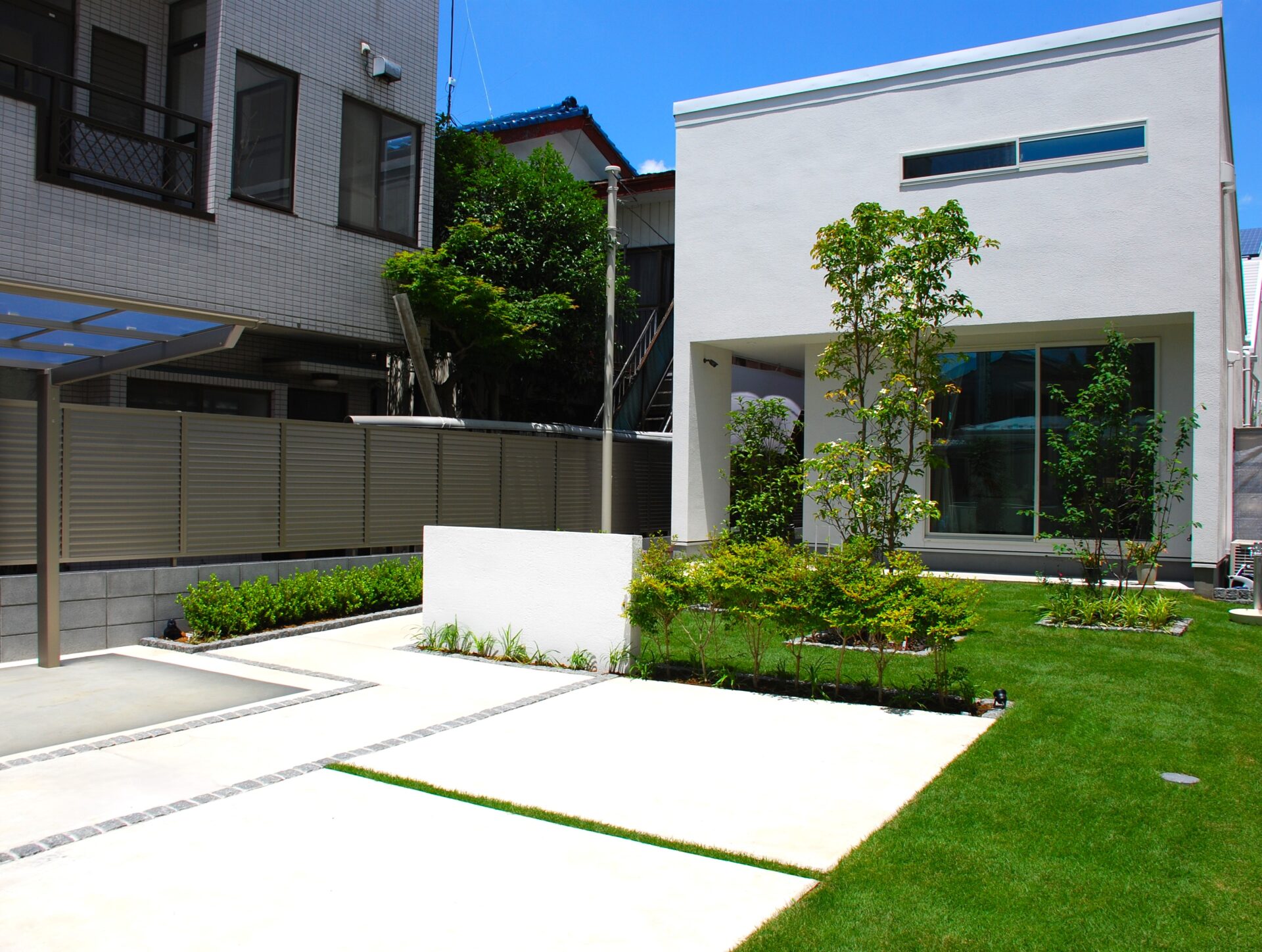 加須市のシンプルモダンな新築外構