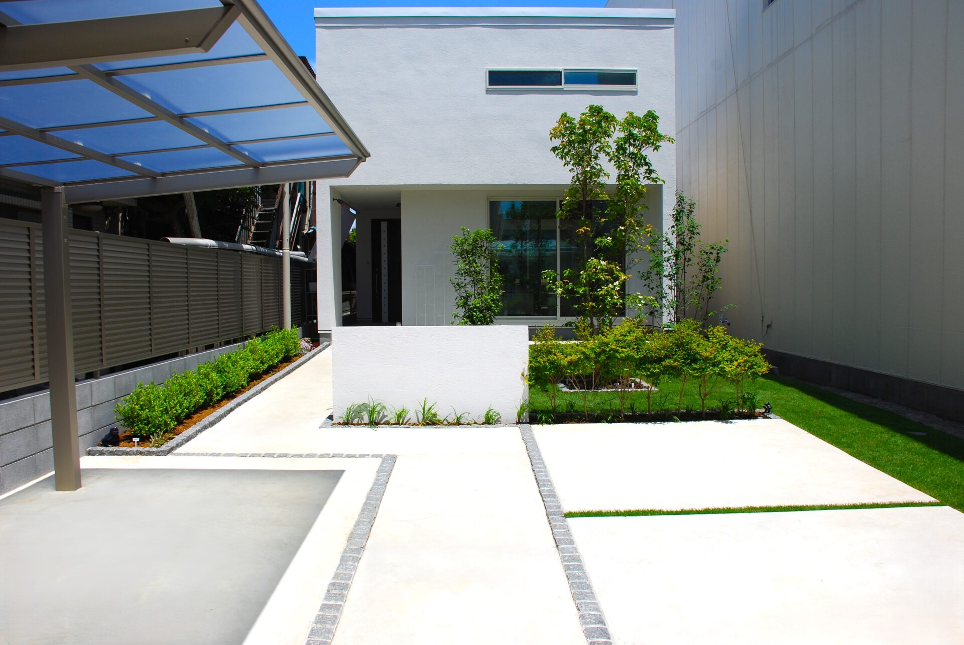 加須市のシンプルモダンな新築外構