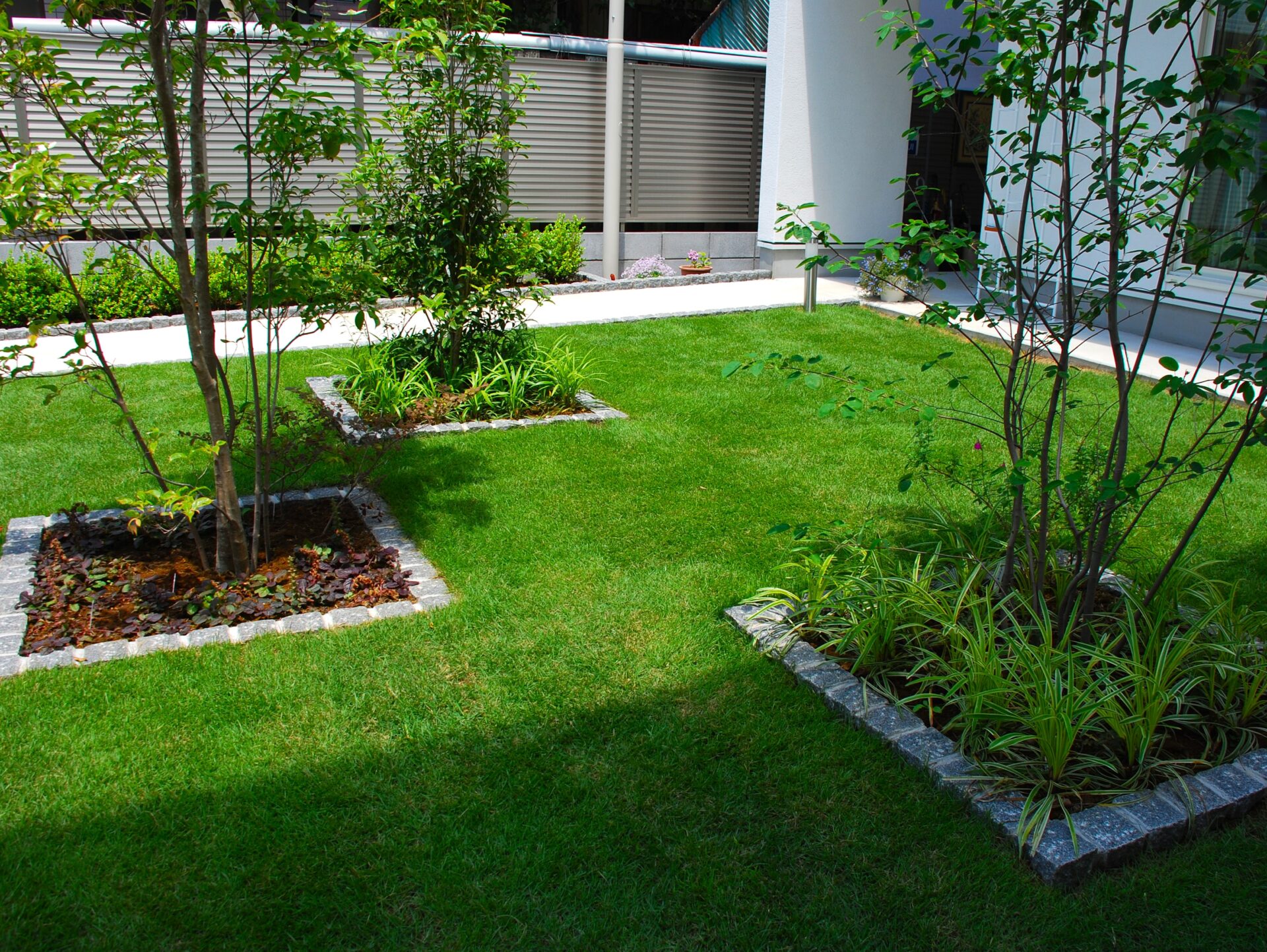 加須市のシンプルモダンな新築外構