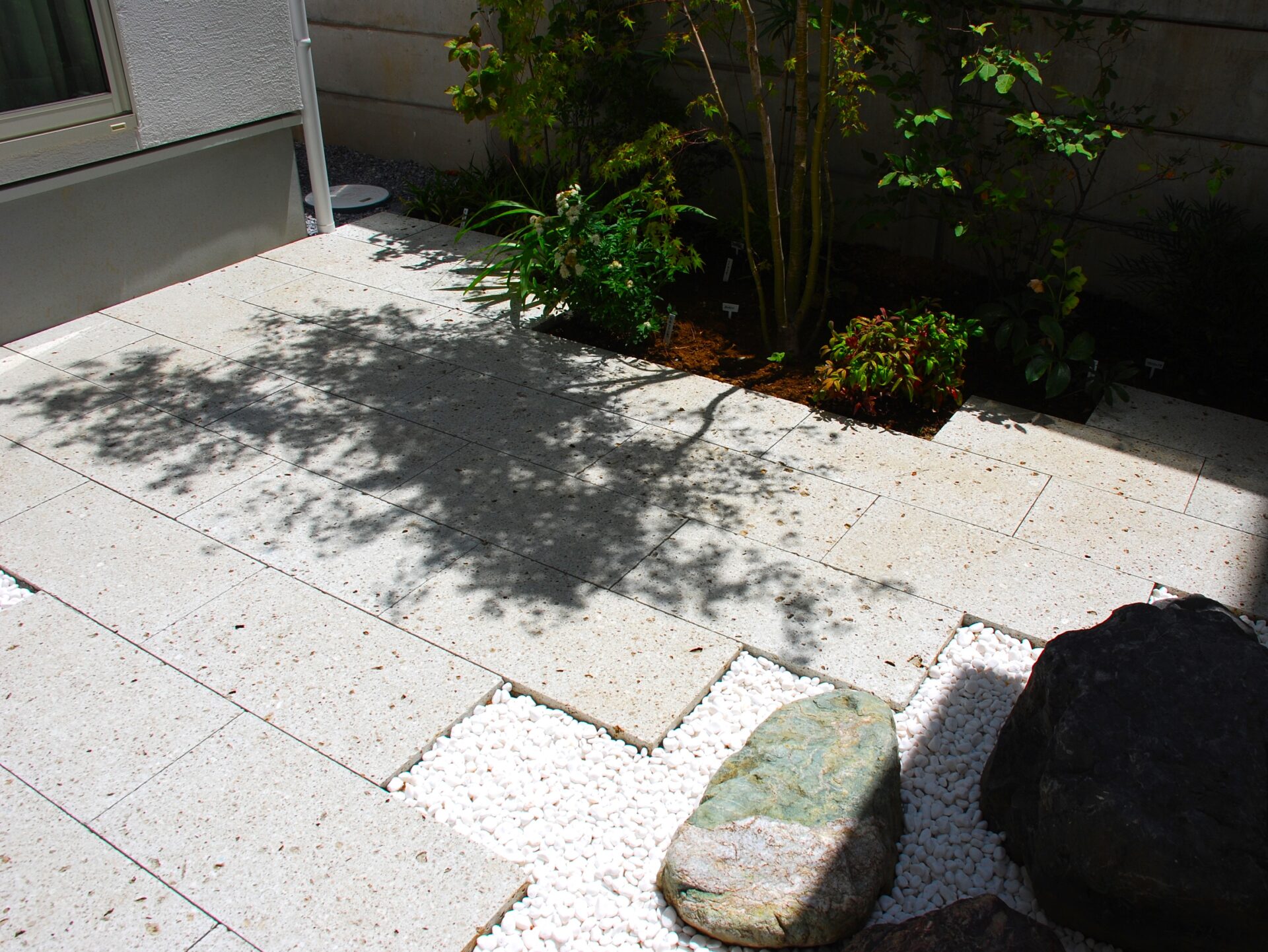 加須市のシンプルモダンな新築外構