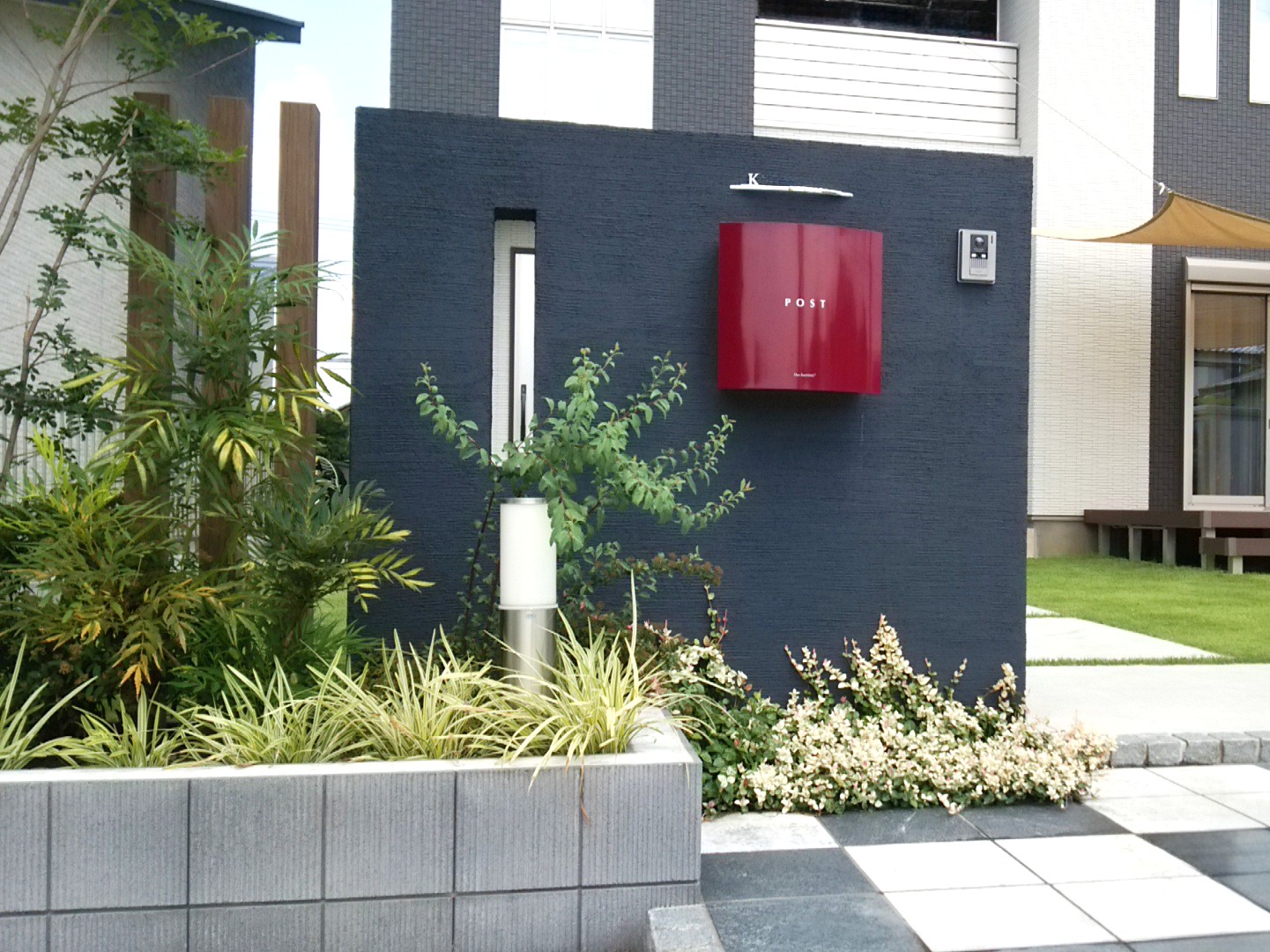 熊谷市のシンプル且つ個性的な新築外構の門まわり