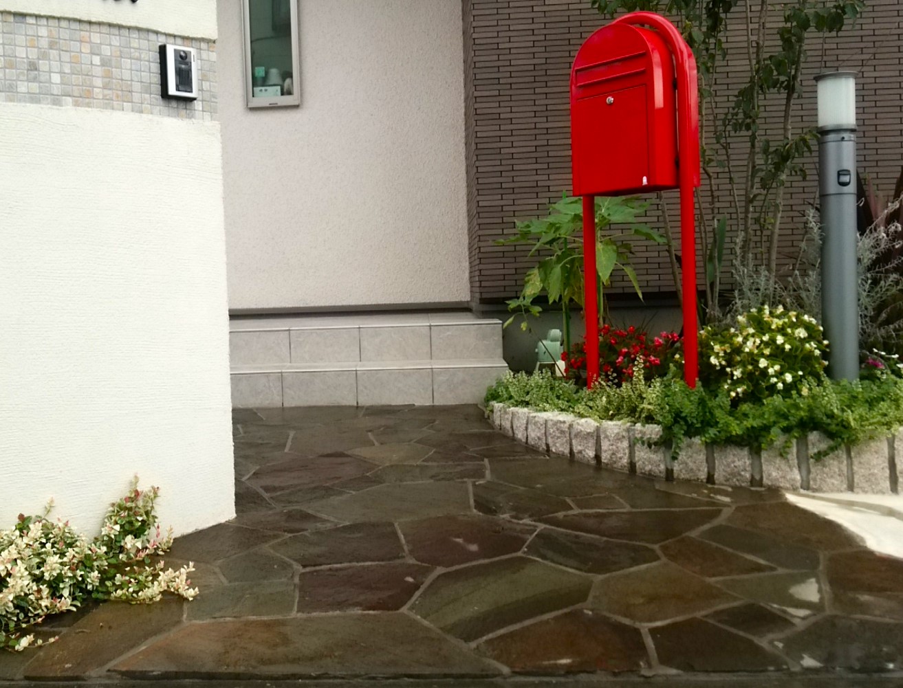 熊谷市のナチュラルな新築外構