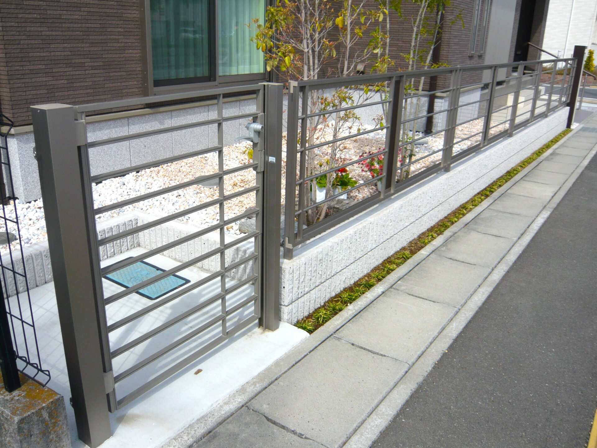 本庄市のシンプルモダンな新築外構