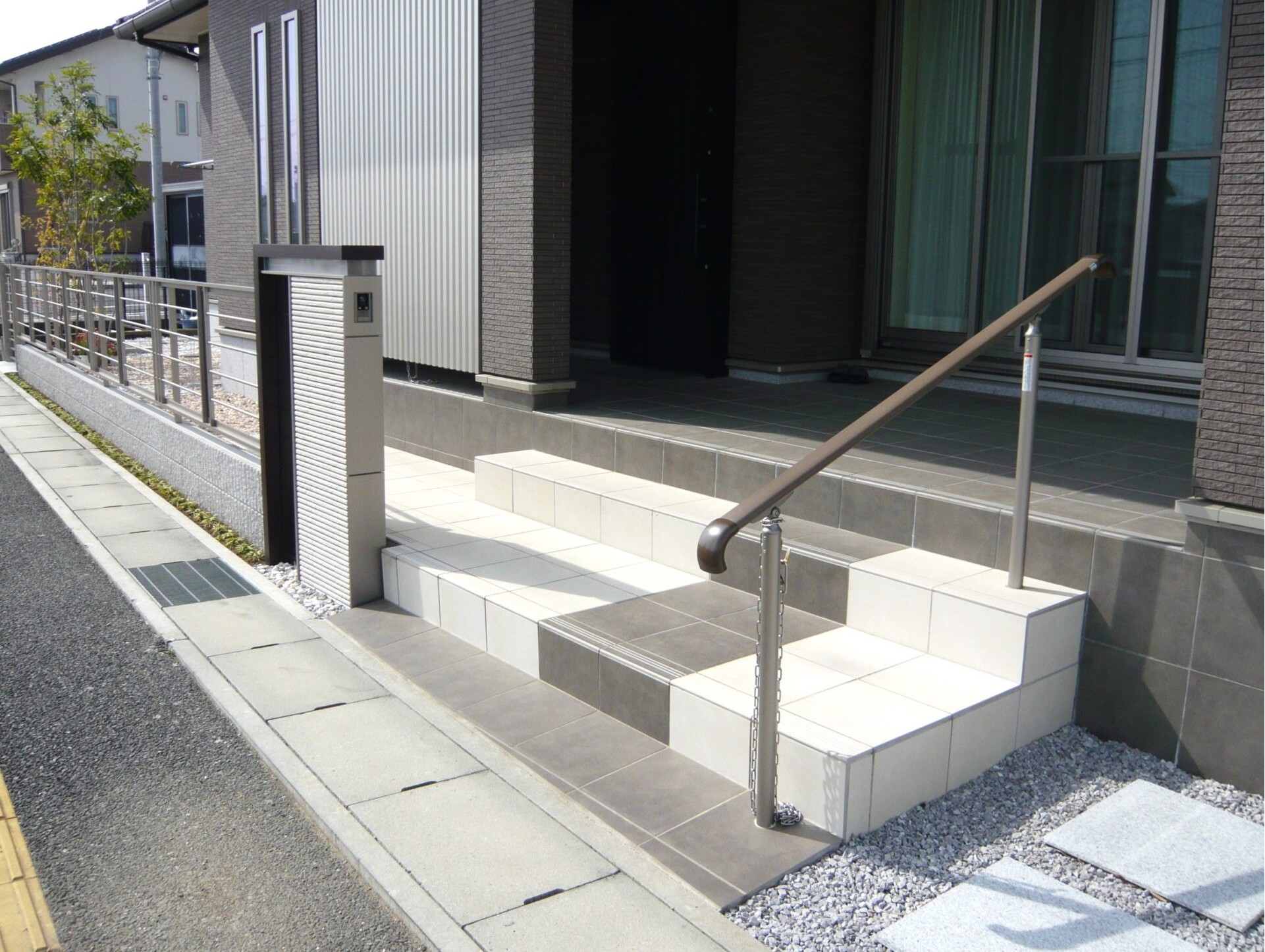 本庄市のシンプルモダンな新築外構