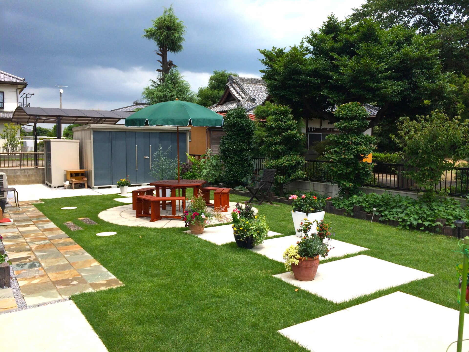 行田市 彩り豊かな植栽広がる開放感抜群のプライベートガーデン