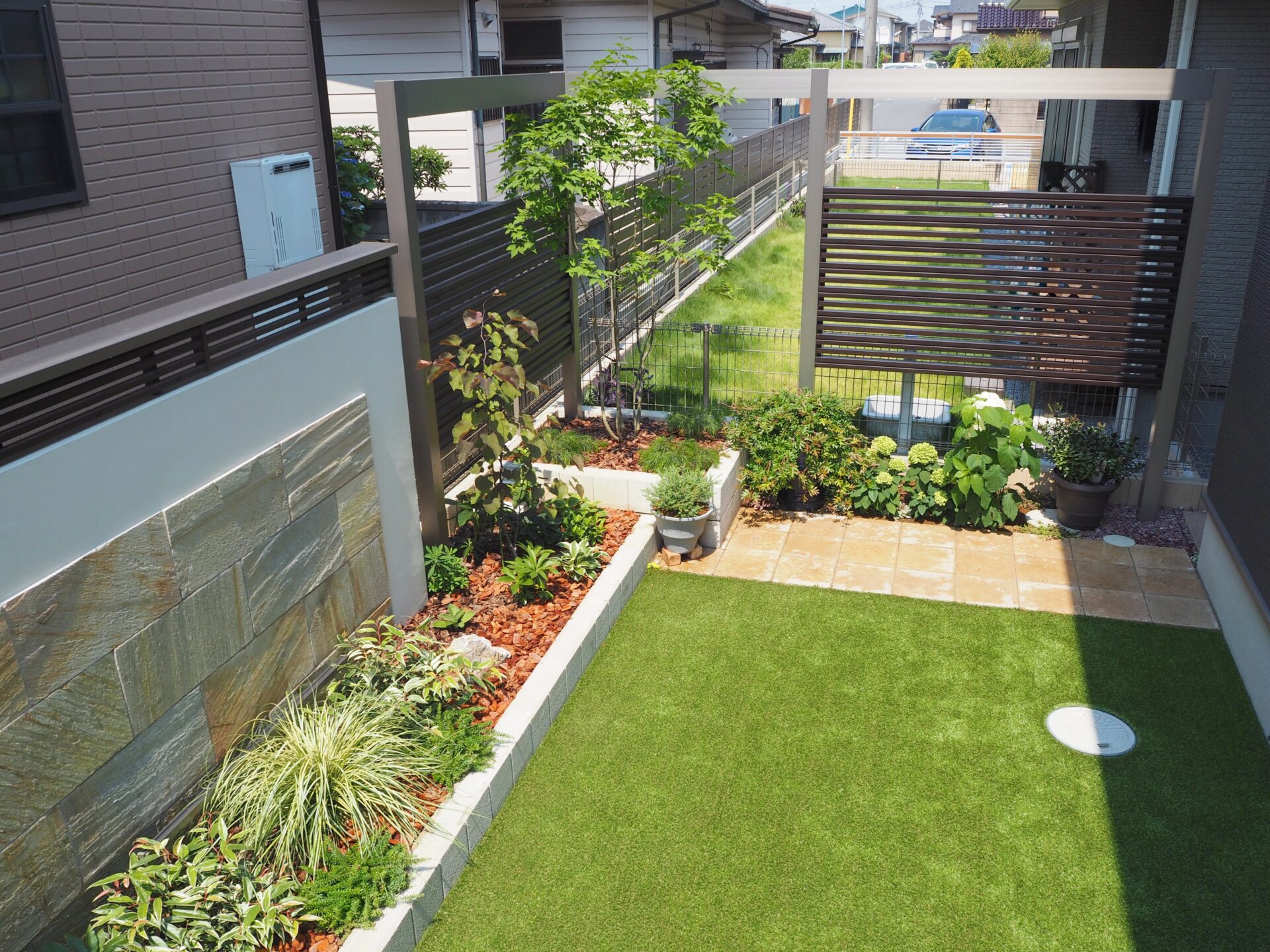 鴻巣市　植栽が色鮮やかなリゾート風プライベートガーデンの別角度