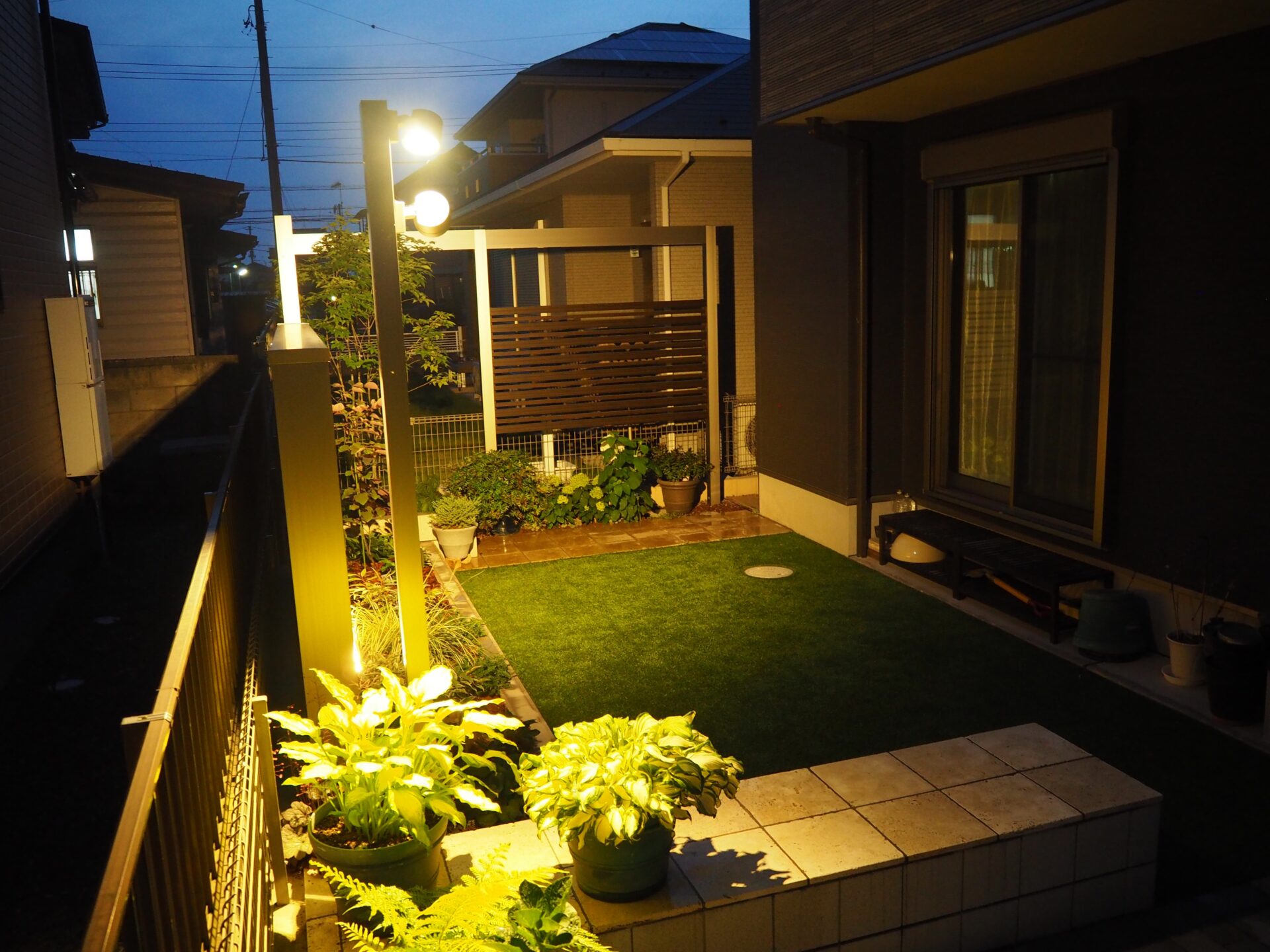 鴻巣市　植栽が色鮮やかなリゾート風プライベートガーデンのライティング