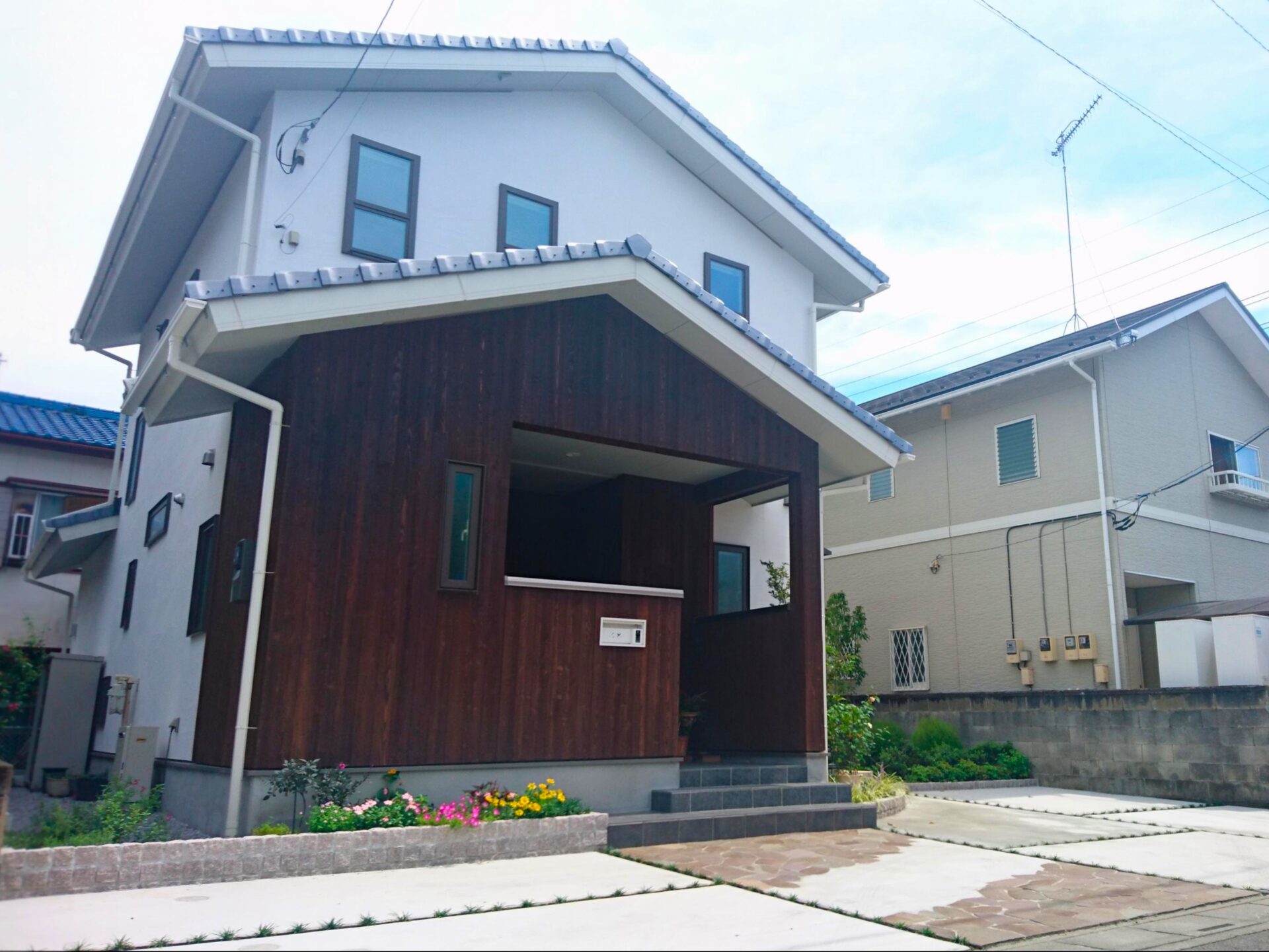 熊谷市　建物の外観に合わせたナチュラルな外構　和みの庭