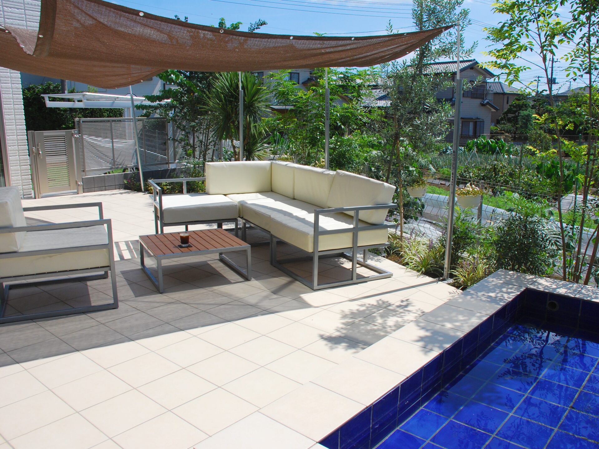 北本市　色と音にこだわった寛ぎの空間 おもてなしのお庭のテラス