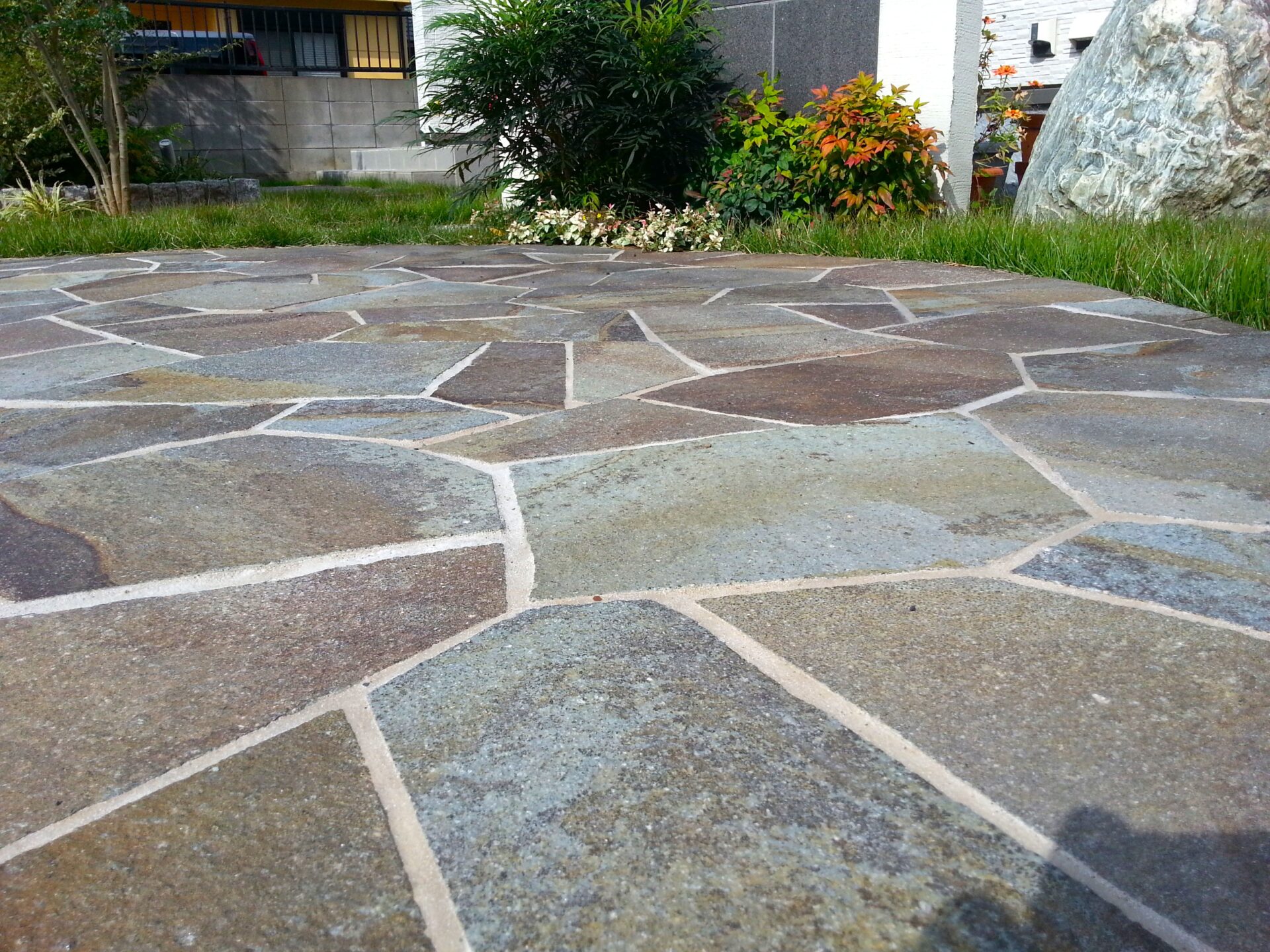 上尾市の和モダンスタイル新築外構