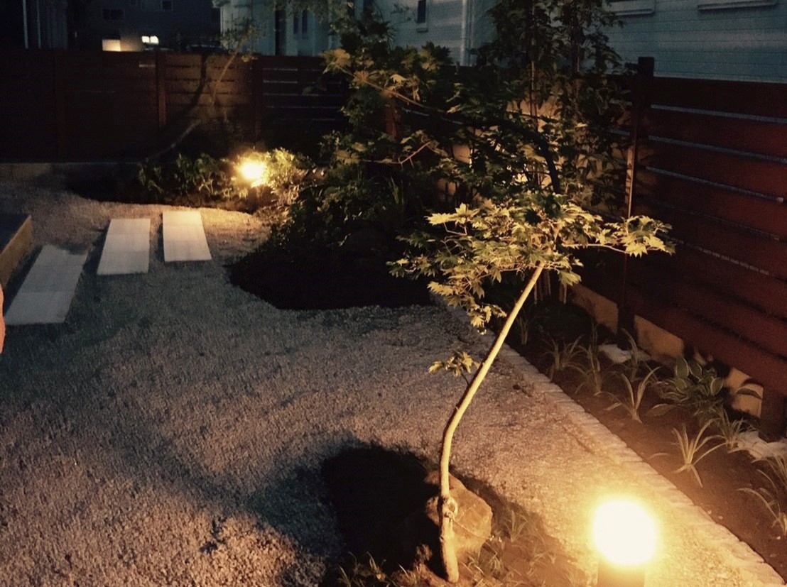 鴻巣市 和モダン×スタイリッシュな雰囲気のオープン外構のお庭のライティング