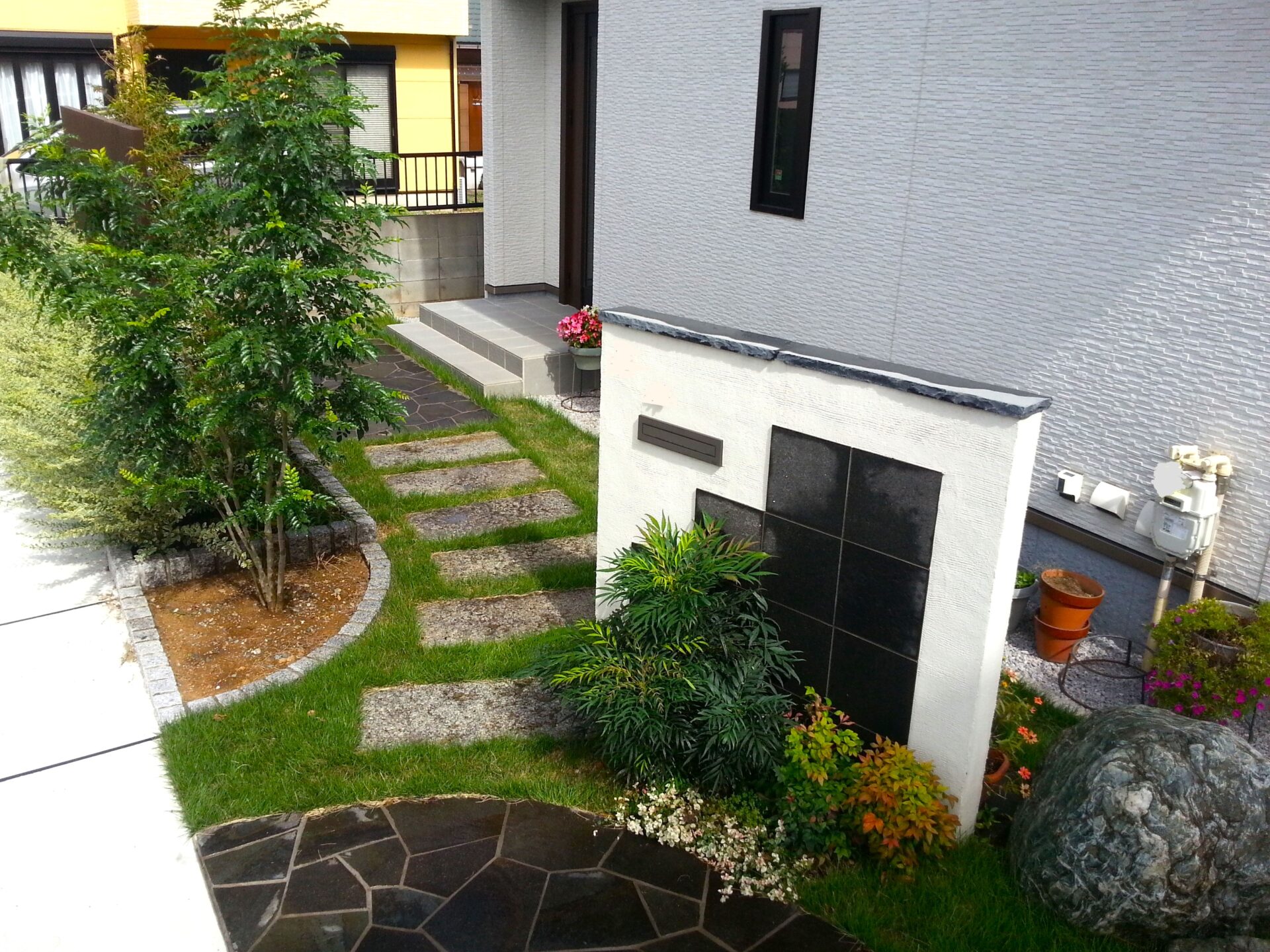 上尾市の和モダンスタイル新築外構