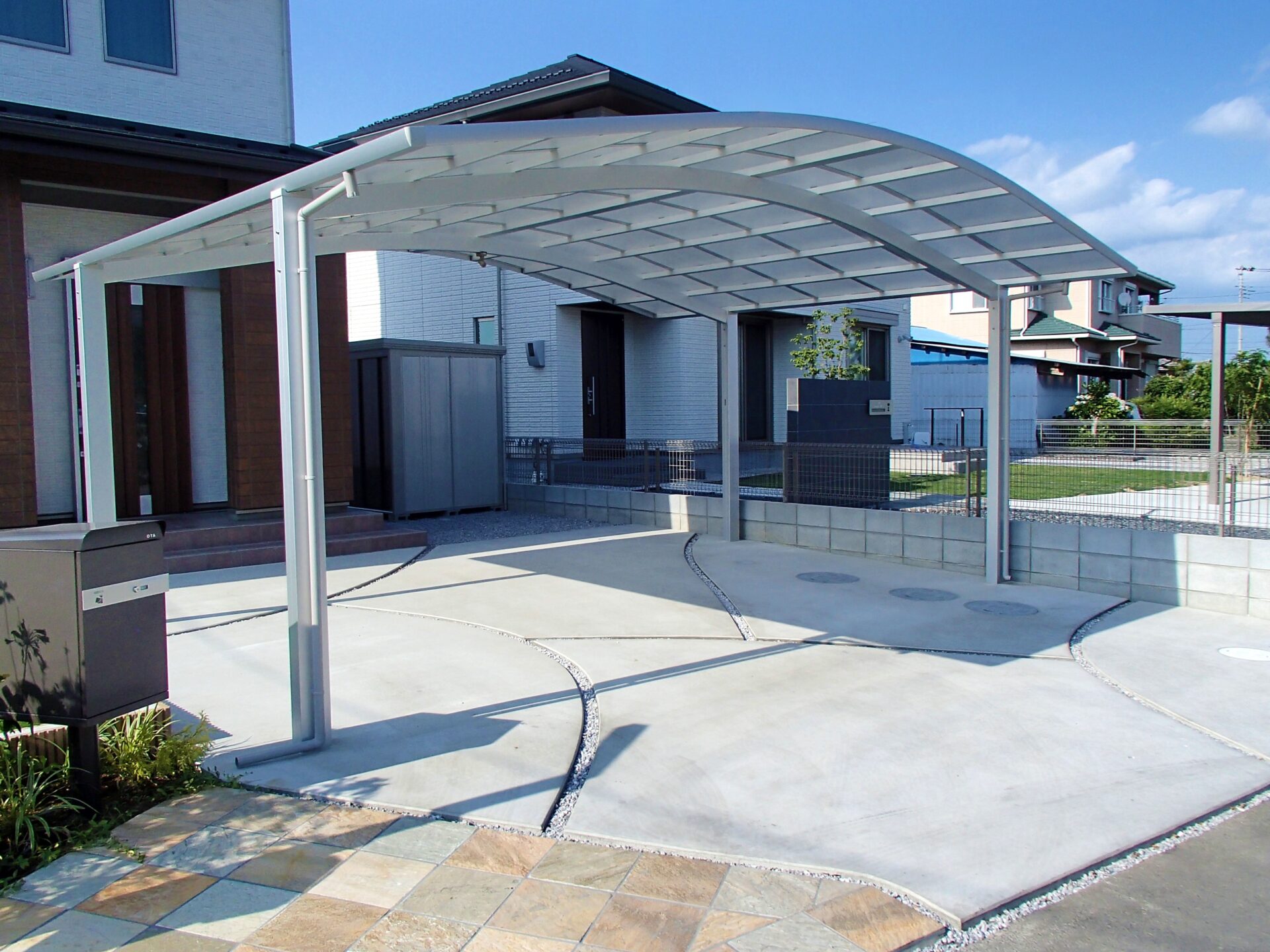 熊谷市　スマートエクステリア×ローメンテで快適なお庭のカーポート