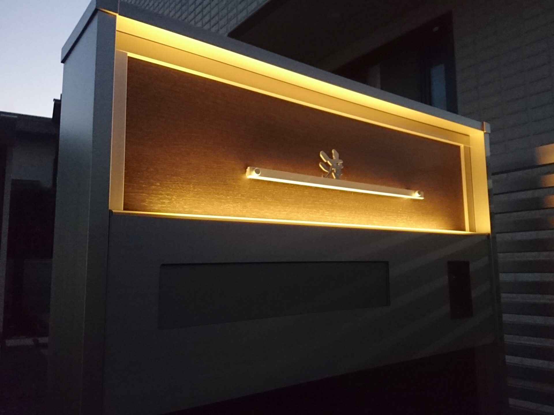 鴻巣市　シンプルかつエコ、ローメンテナンスで楽しめるお庭の門柱ライティング