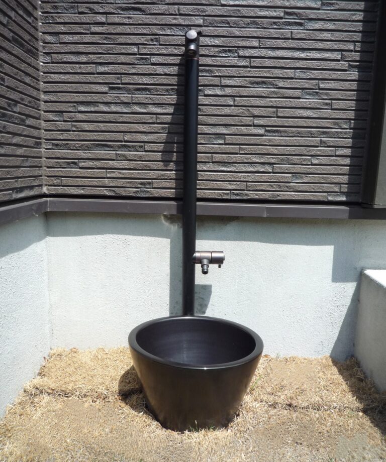 滑川町　スリムな円柱でシックでおしゃれな立水栓