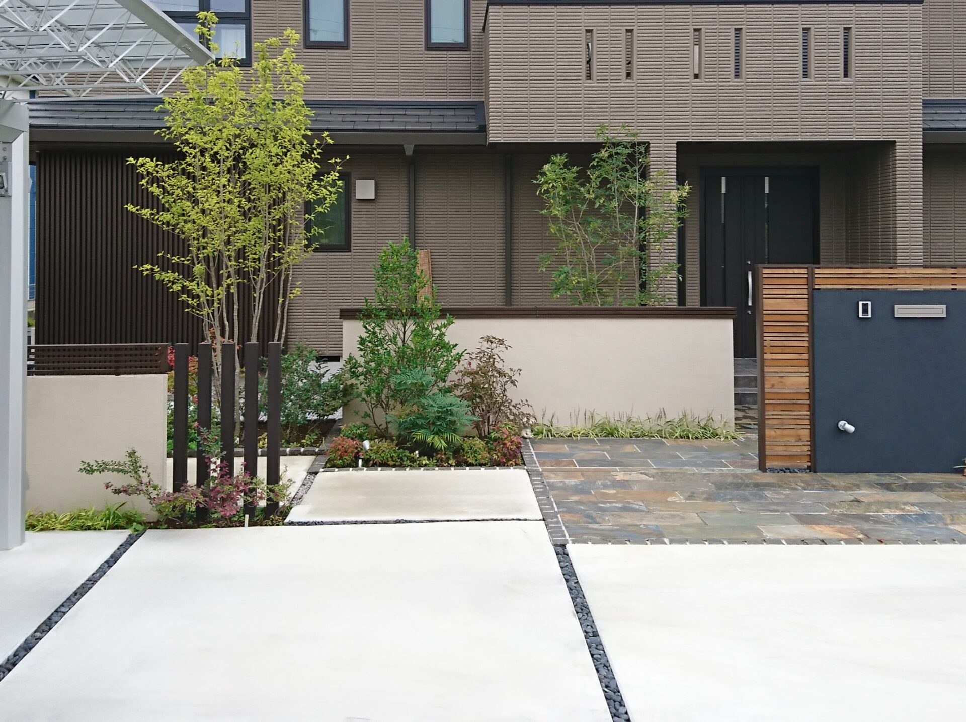 加須市の和モダンな新築外構