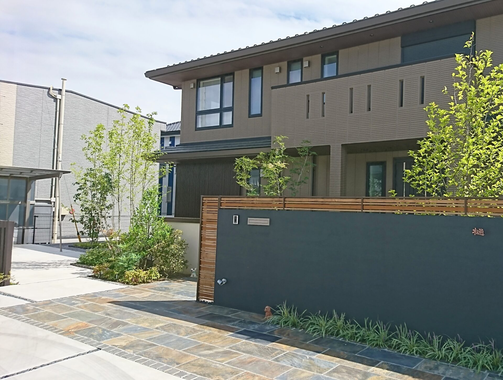 加須市の和モダンな新築外構