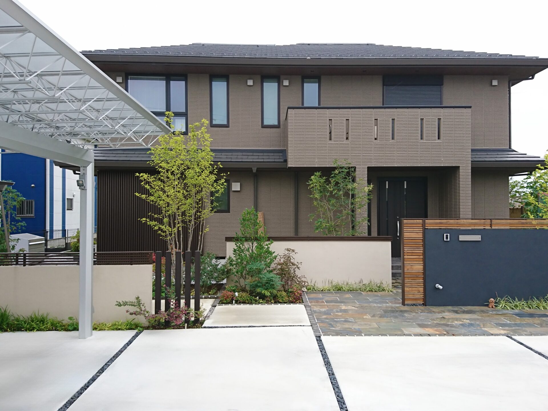 加須市 シックな住まいとウォールとの調和を楽しむエクステリア