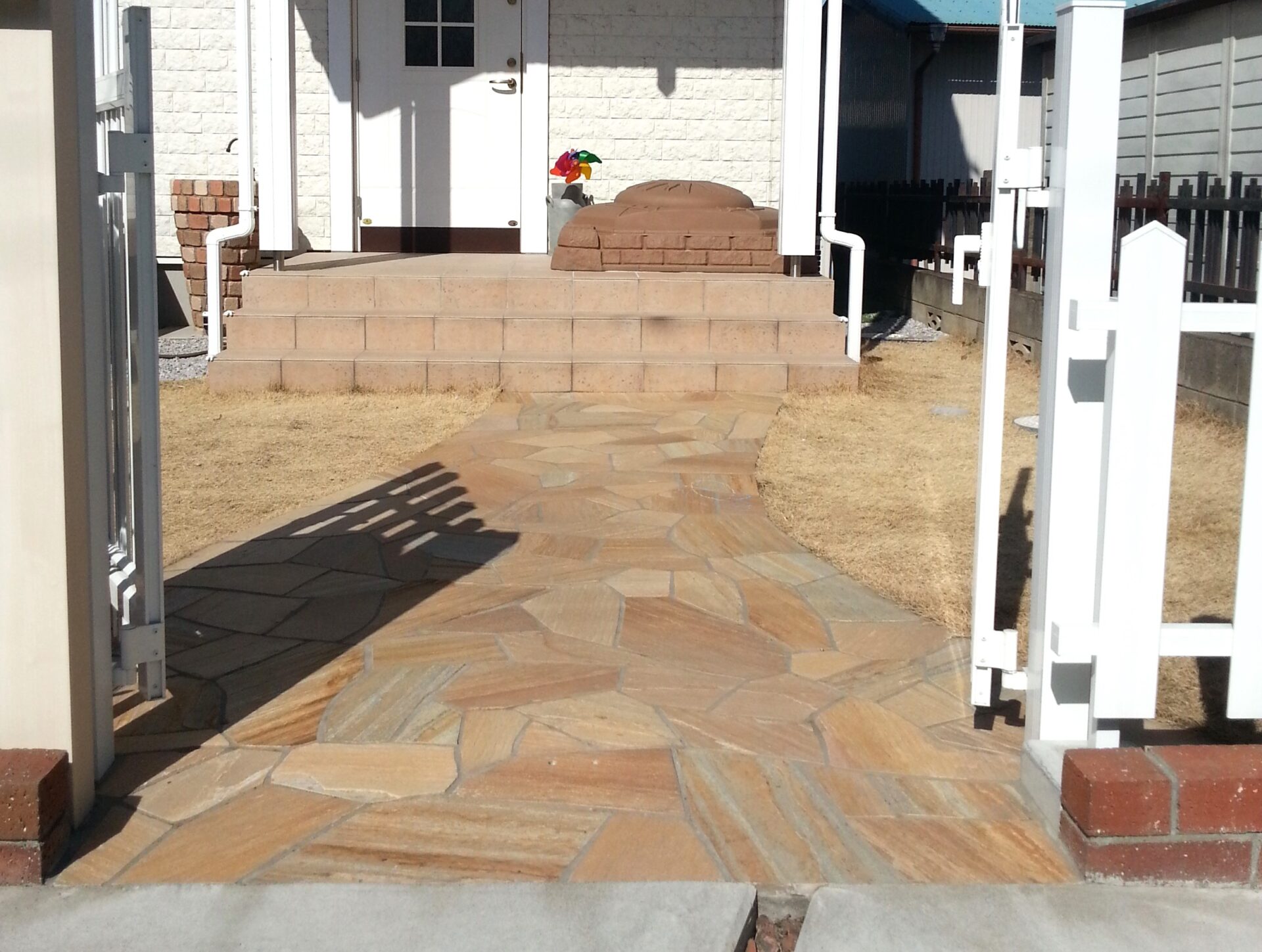 羽生市のナチュラルカントリーな新築外構