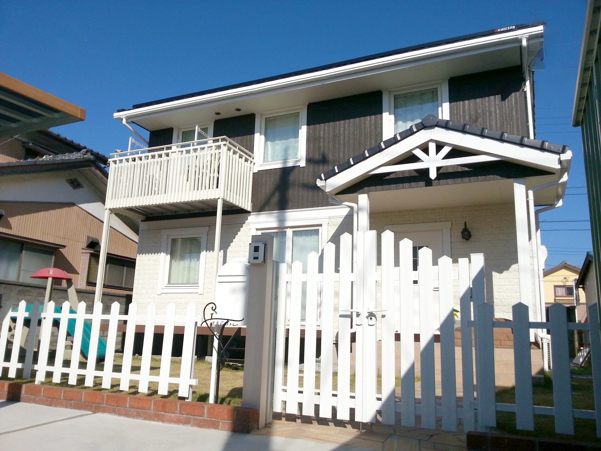 羽生市　白を基調にナチュラルカラーをアクセントにしたエクステリア