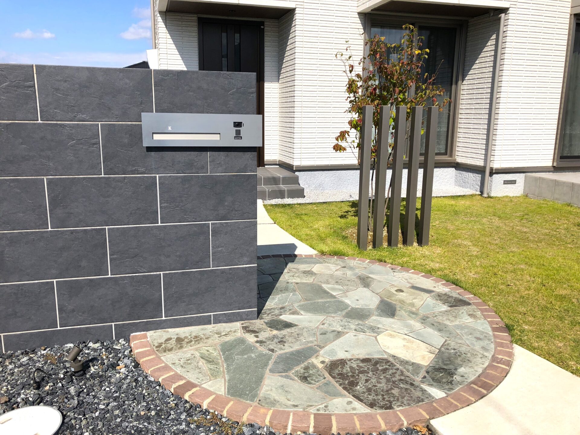 行田市のシンプルモダンな新築外構