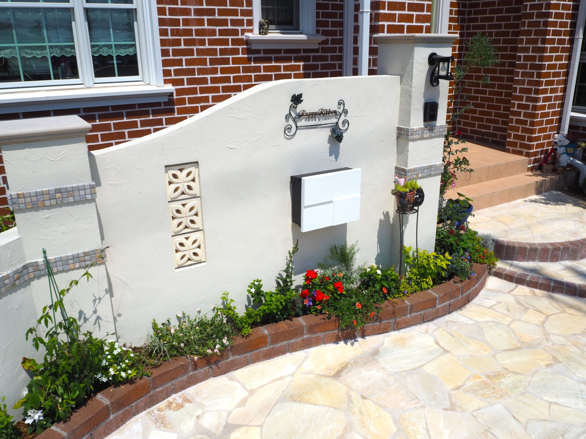 深谷市のエレガントスタイルな新築外構