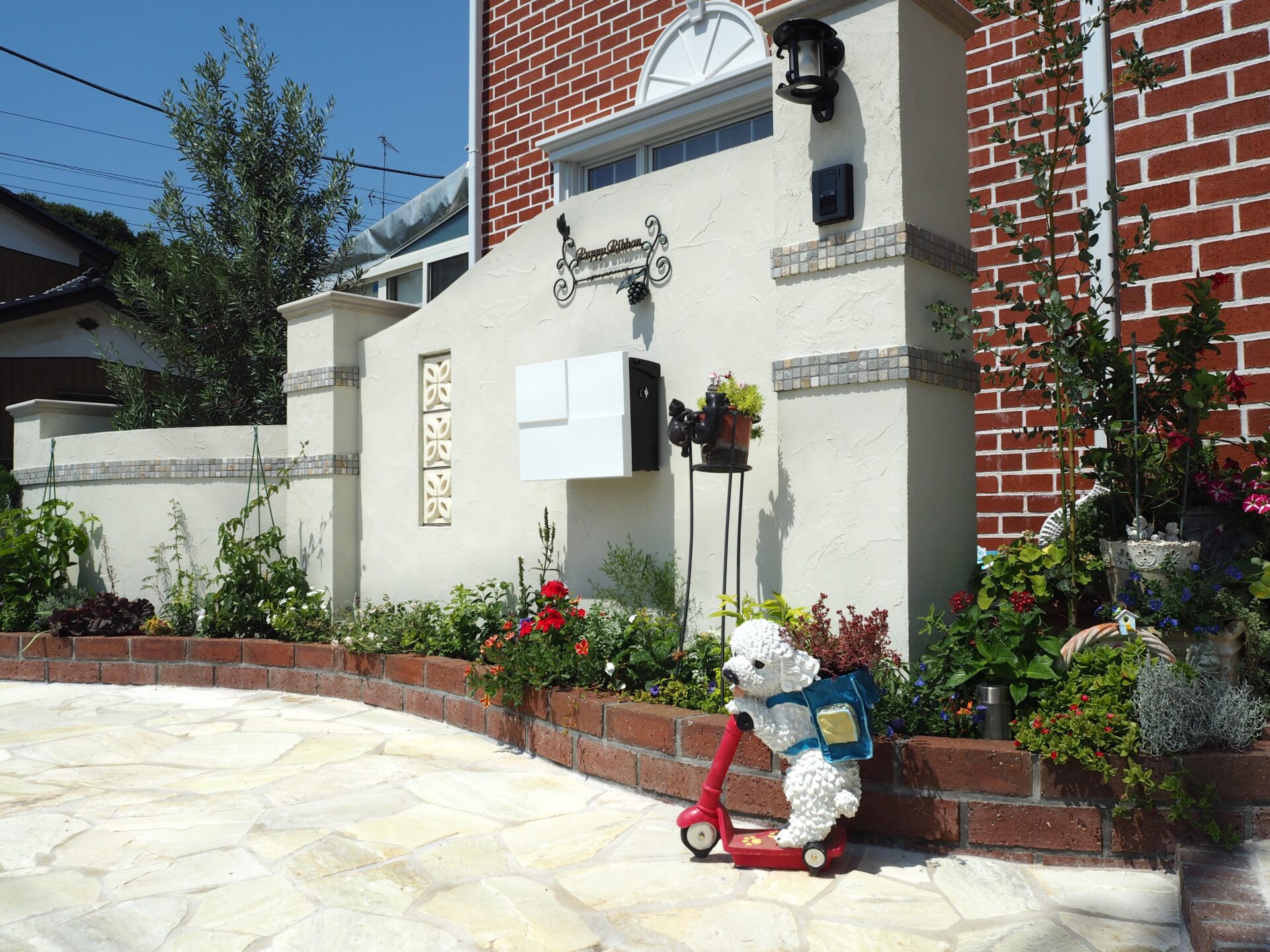 深谷市のエレガントスタイルな新築外構