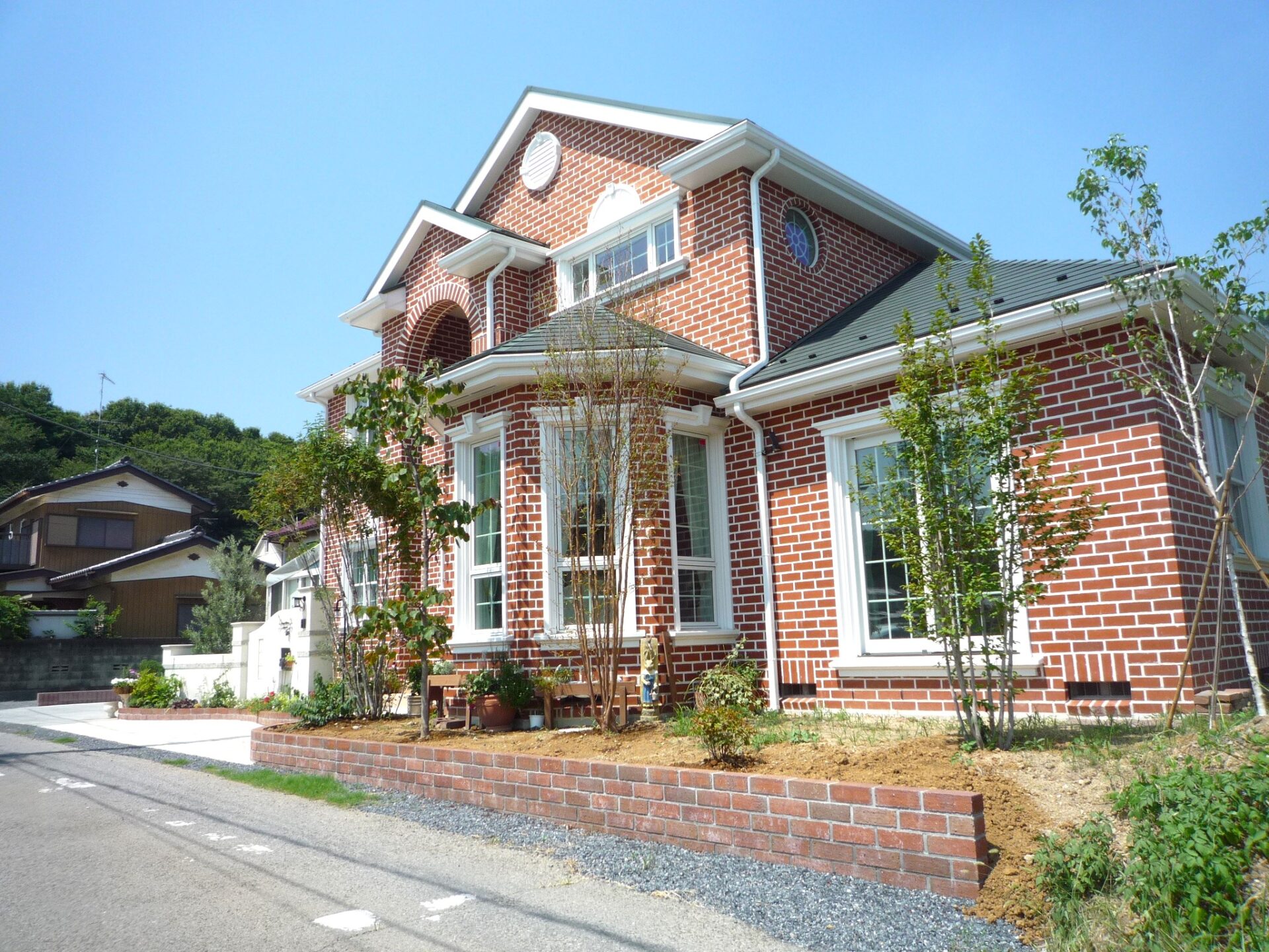 深谷市のエレガントスタイルな新築外構