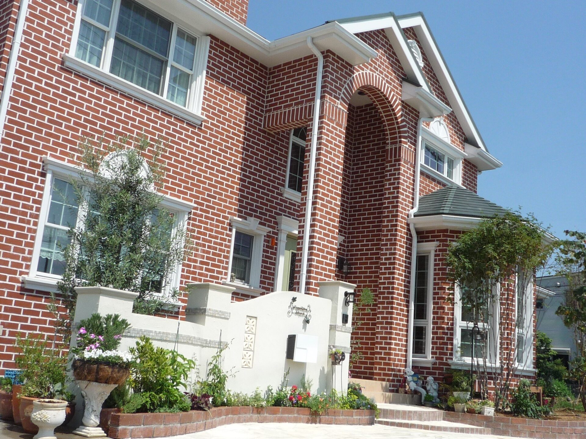 深谷市　レンガと天然石の高級感漂うエレガントなお庭