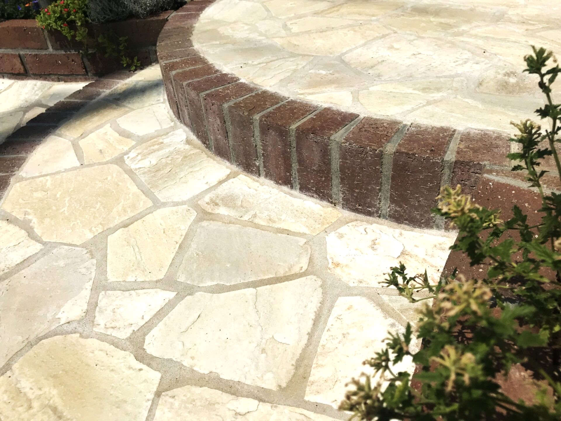 深谷市のエレガントスタイルな新築外構