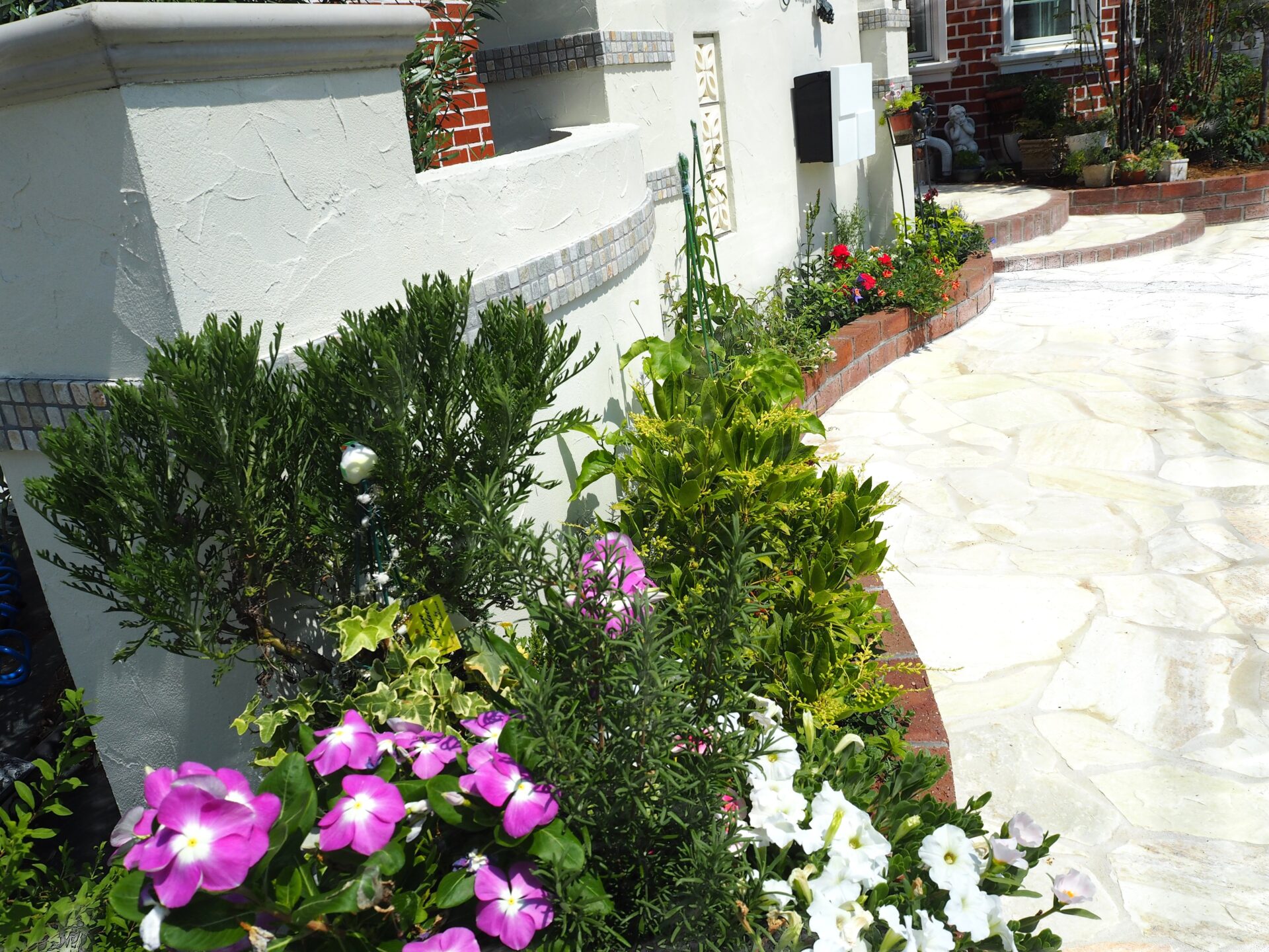 深谷市のエレガントスタイルな新築外構