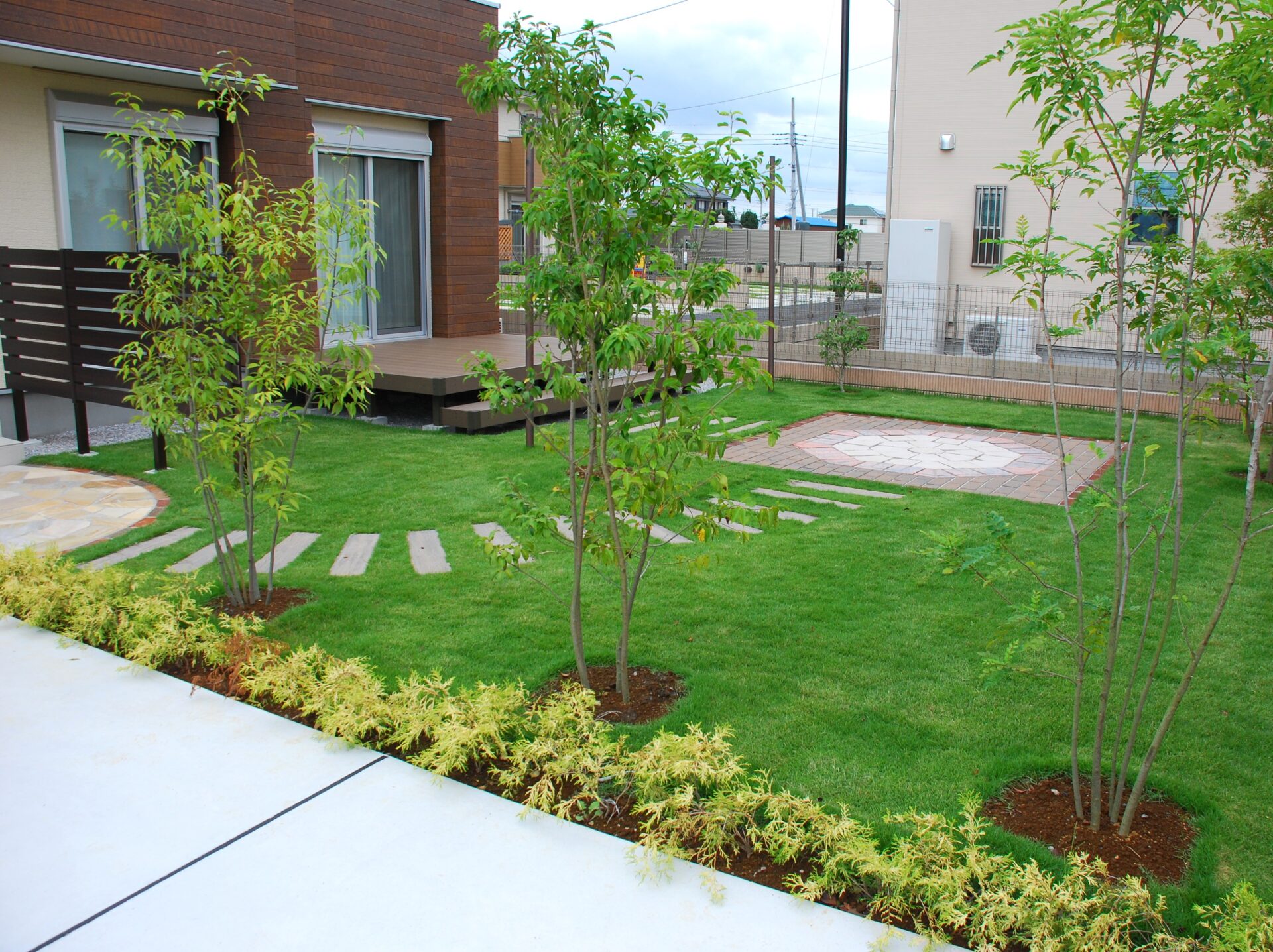 行田市のナチュラルスタイルの新築外構