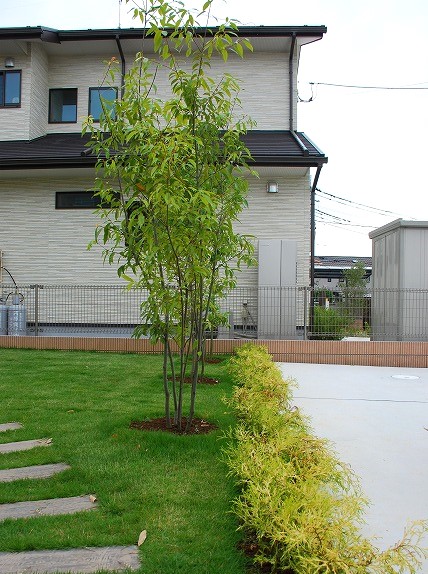 行田市のナチュラルスタイルの新築外構