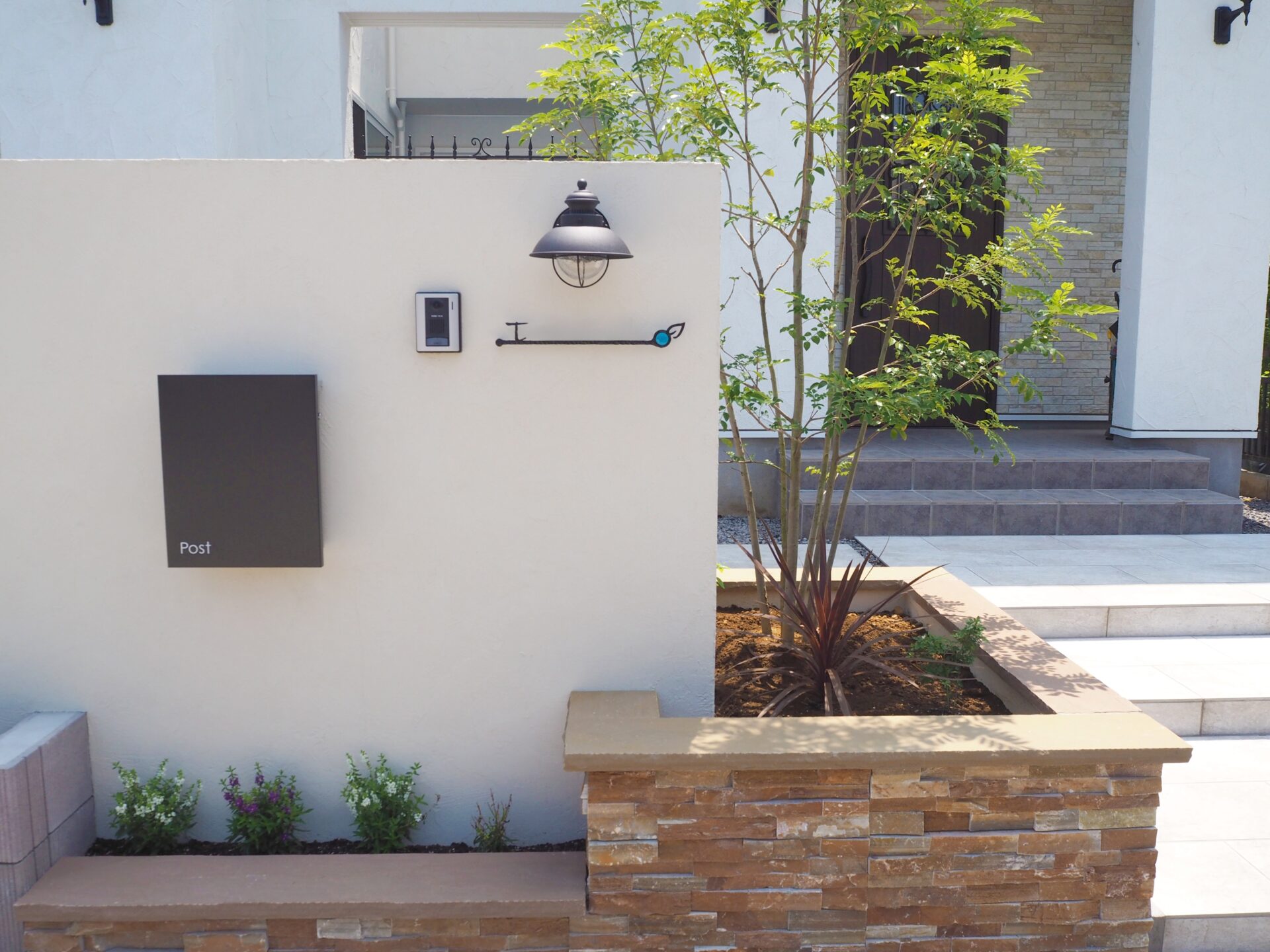 鴻巣市のリゾートスタイルな新築外構