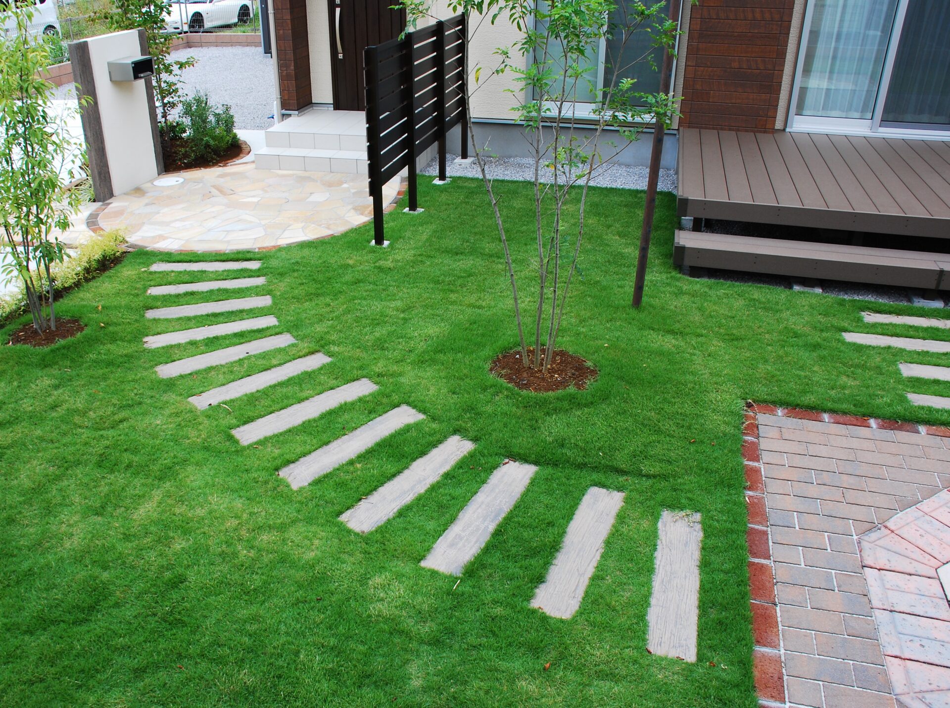 行田市のナチュラルスタイルの新築外構