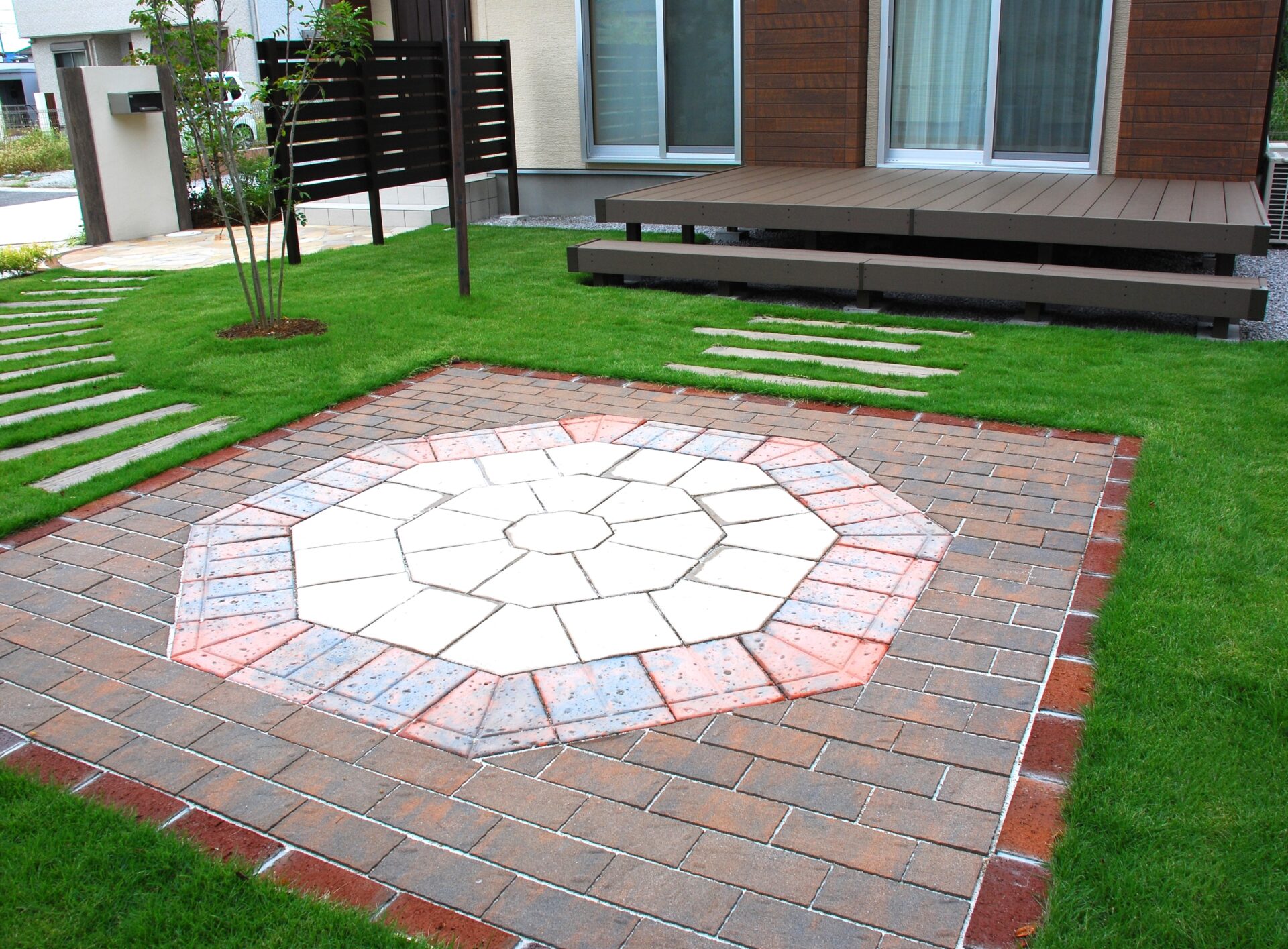 行田市のナチュラルスタイルの新築外構