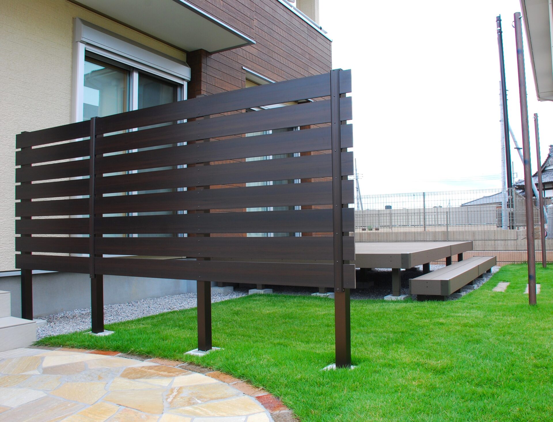 行田市のナチュラルスタイルの新築外構