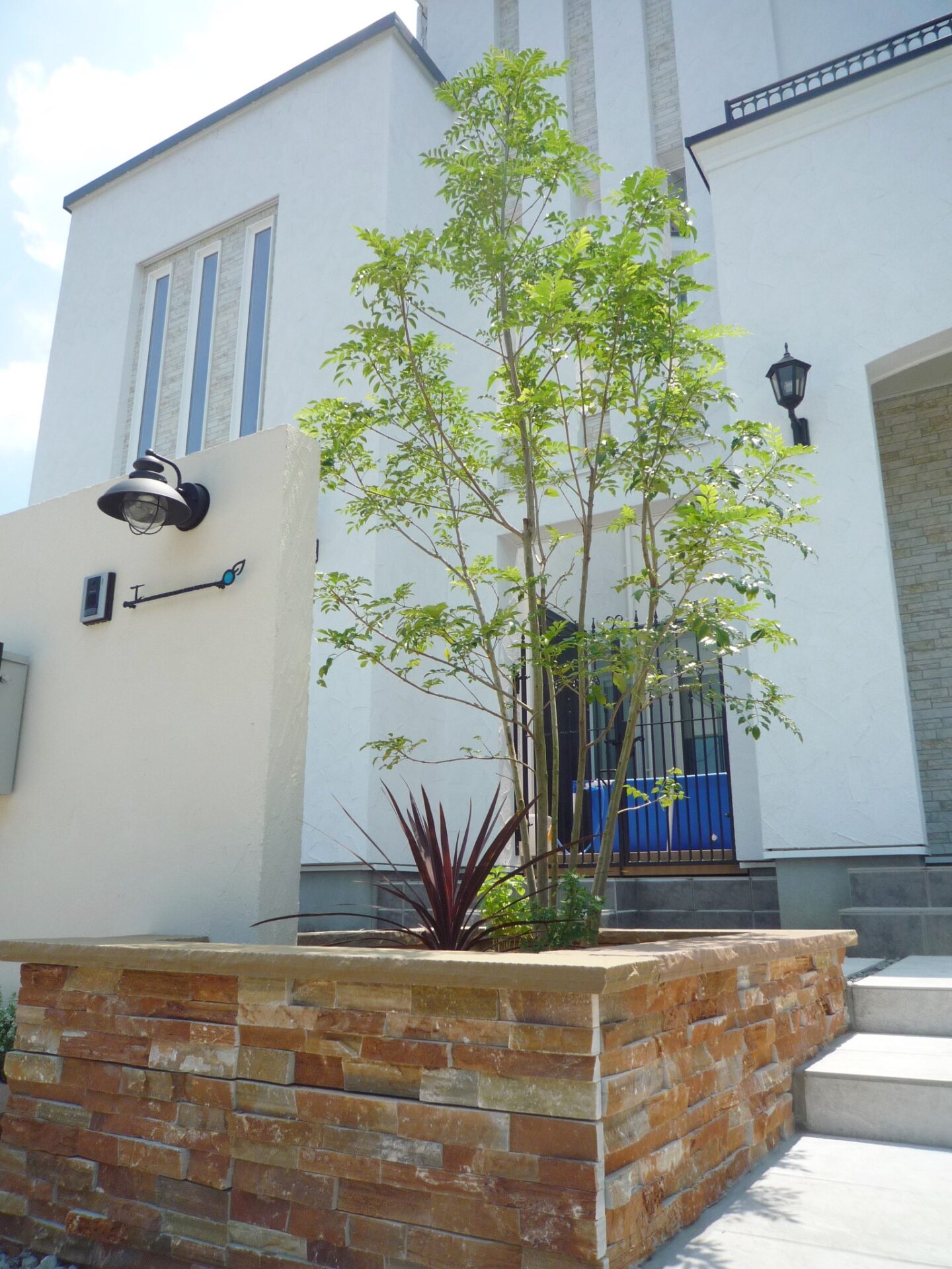 鴻巣市のリゾートスタイルな新築外構