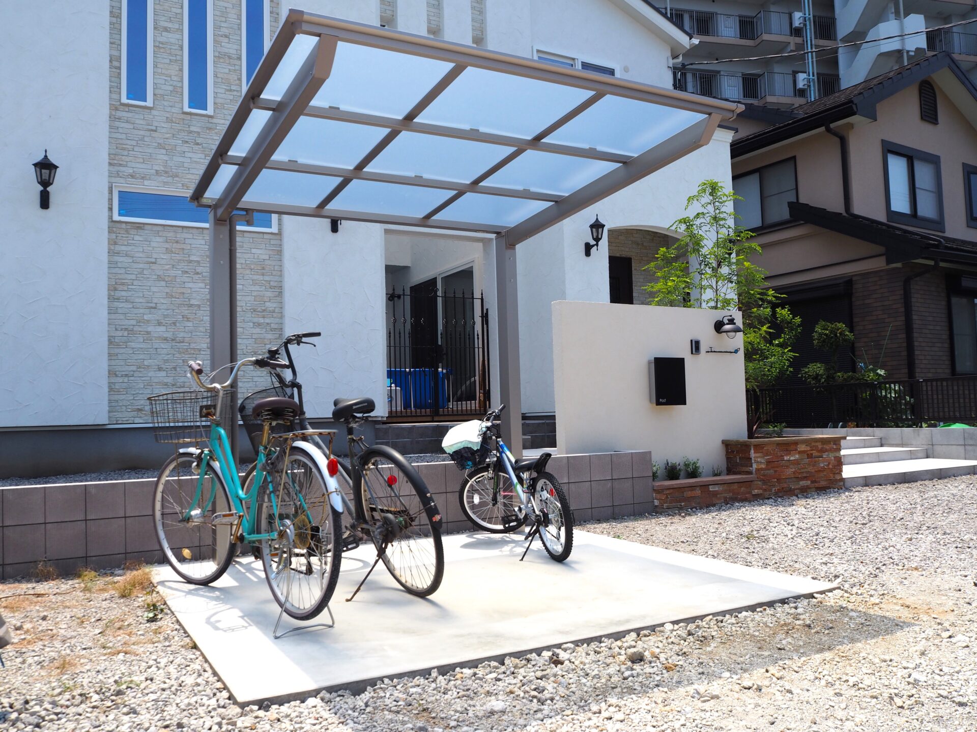 鴻巣市のリゾートスタイルな新築外構