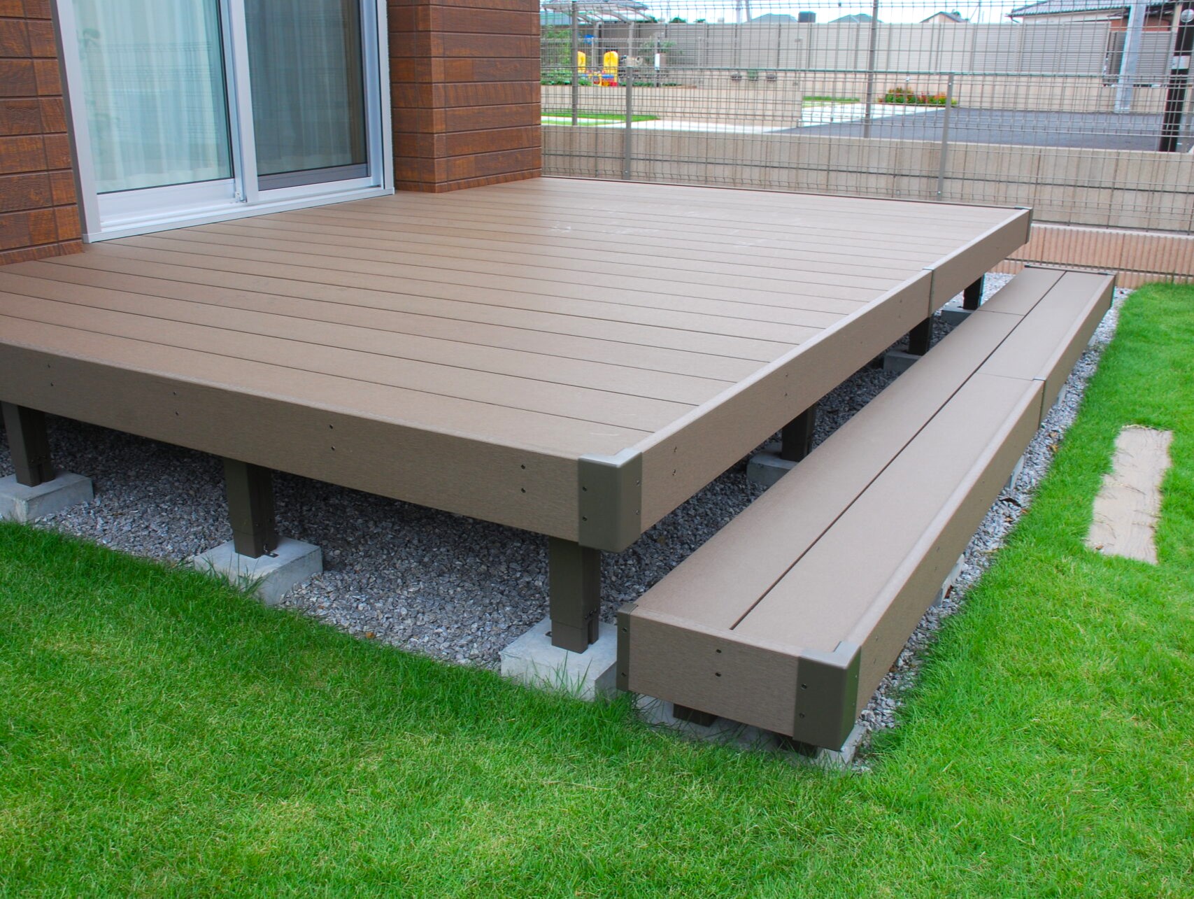 行田市のナチュラルスタイルの新築外構