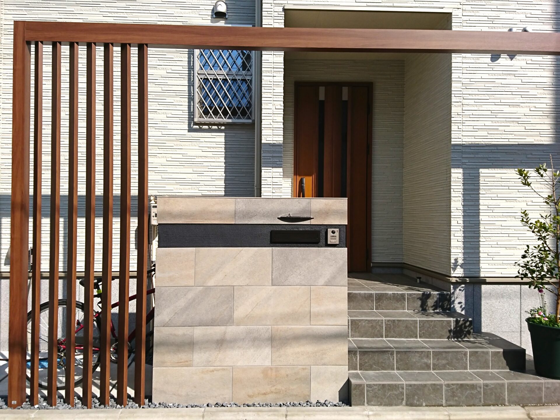 熊谷市のGフレームを使った新築外構