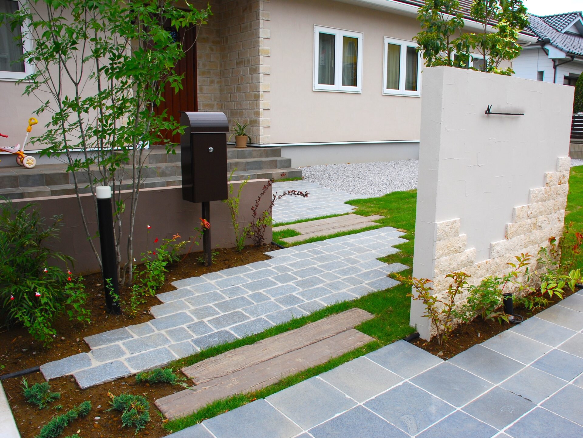 深谷市のナチュラルスタイルな新築外構