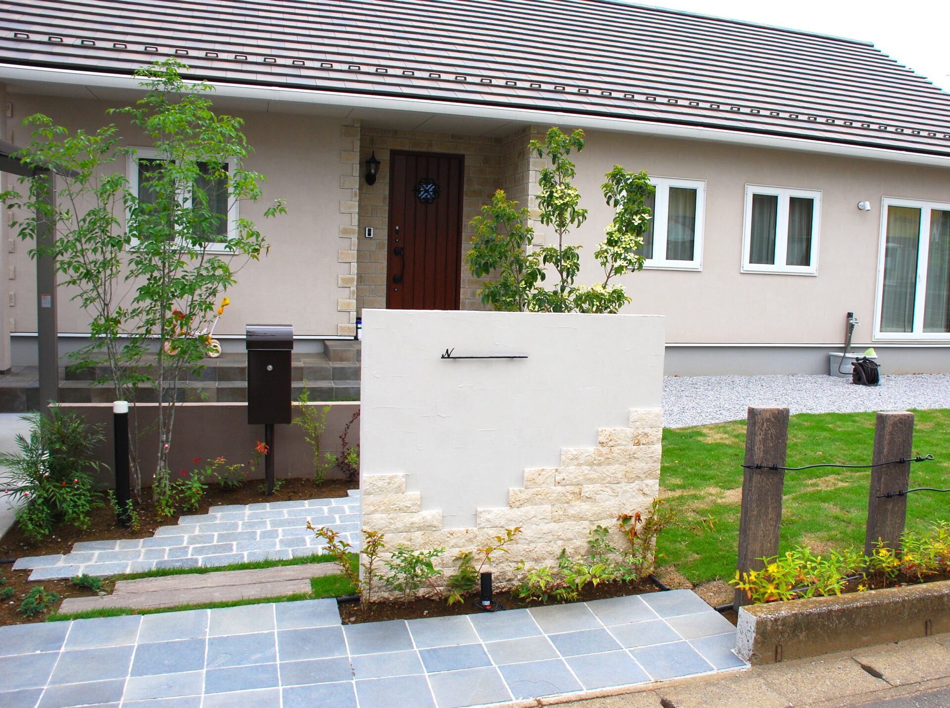 深谷市のナチュラルスタイルな新築外構