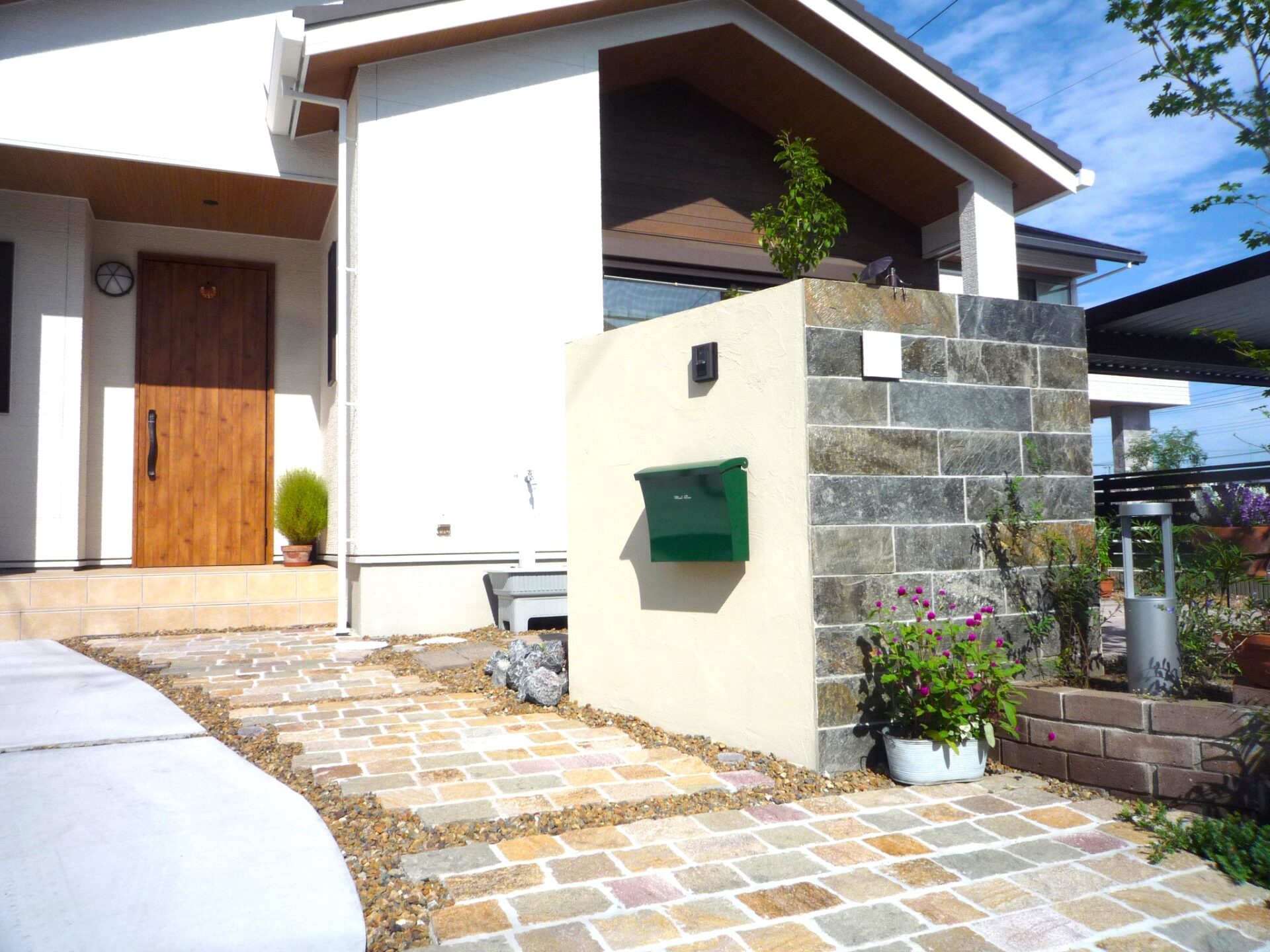 熊谷市のナチュラルスタイルな新築外構