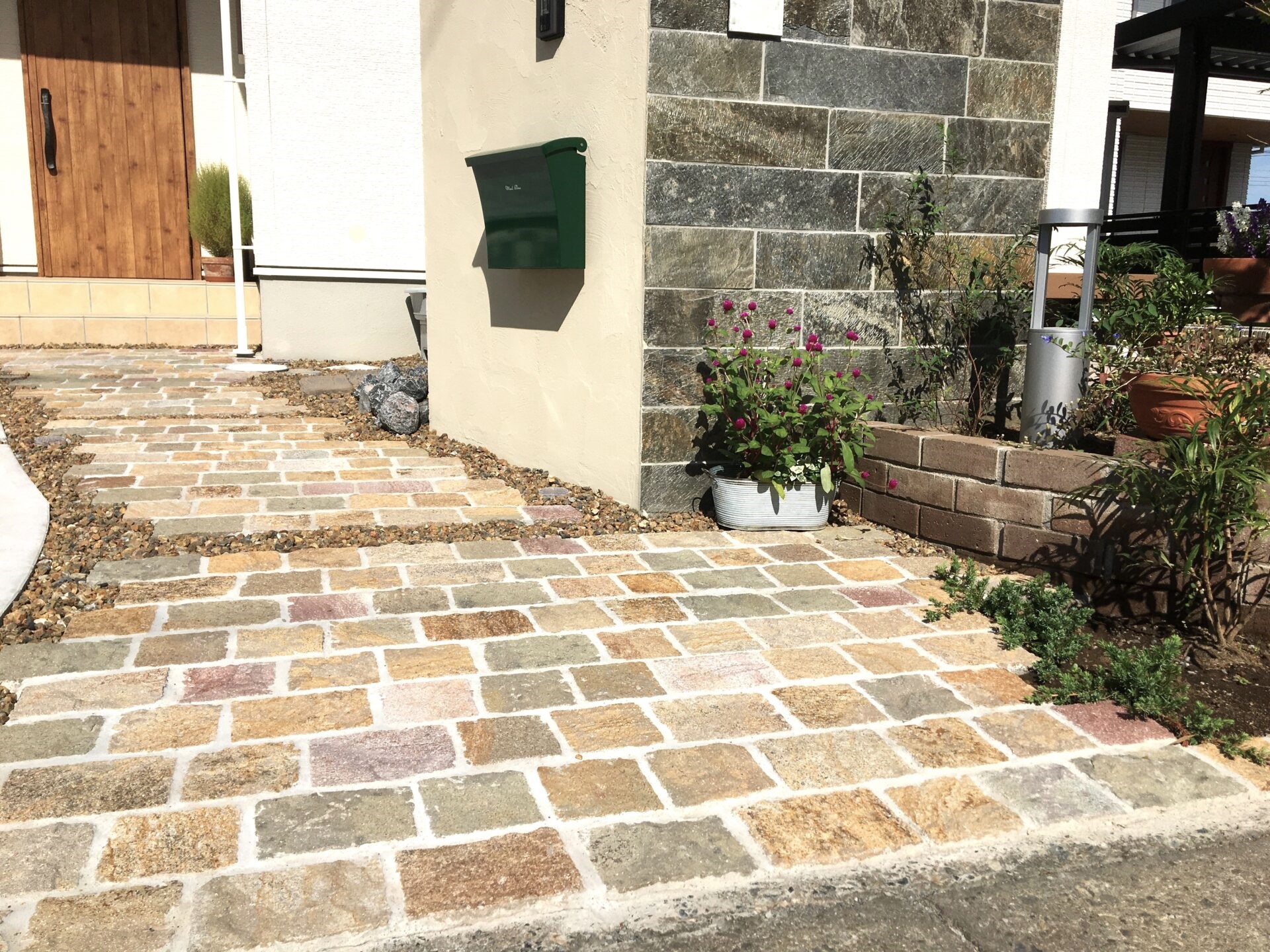 熊谷市のナチュラルスタイルな新築外構